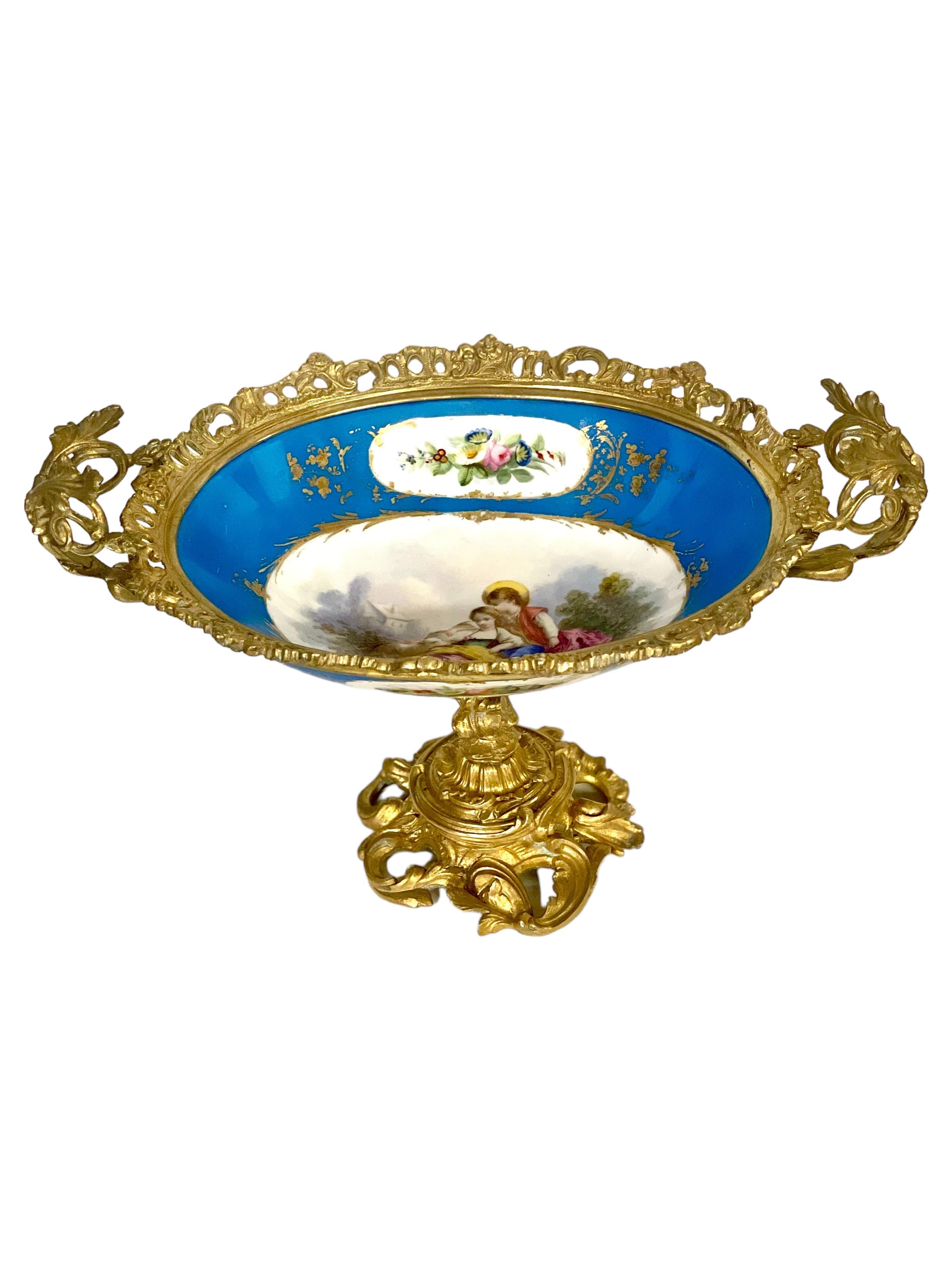 19th Century Napoleon III Sèvres Porcelain and Bronze Centerpiece For Sale 5