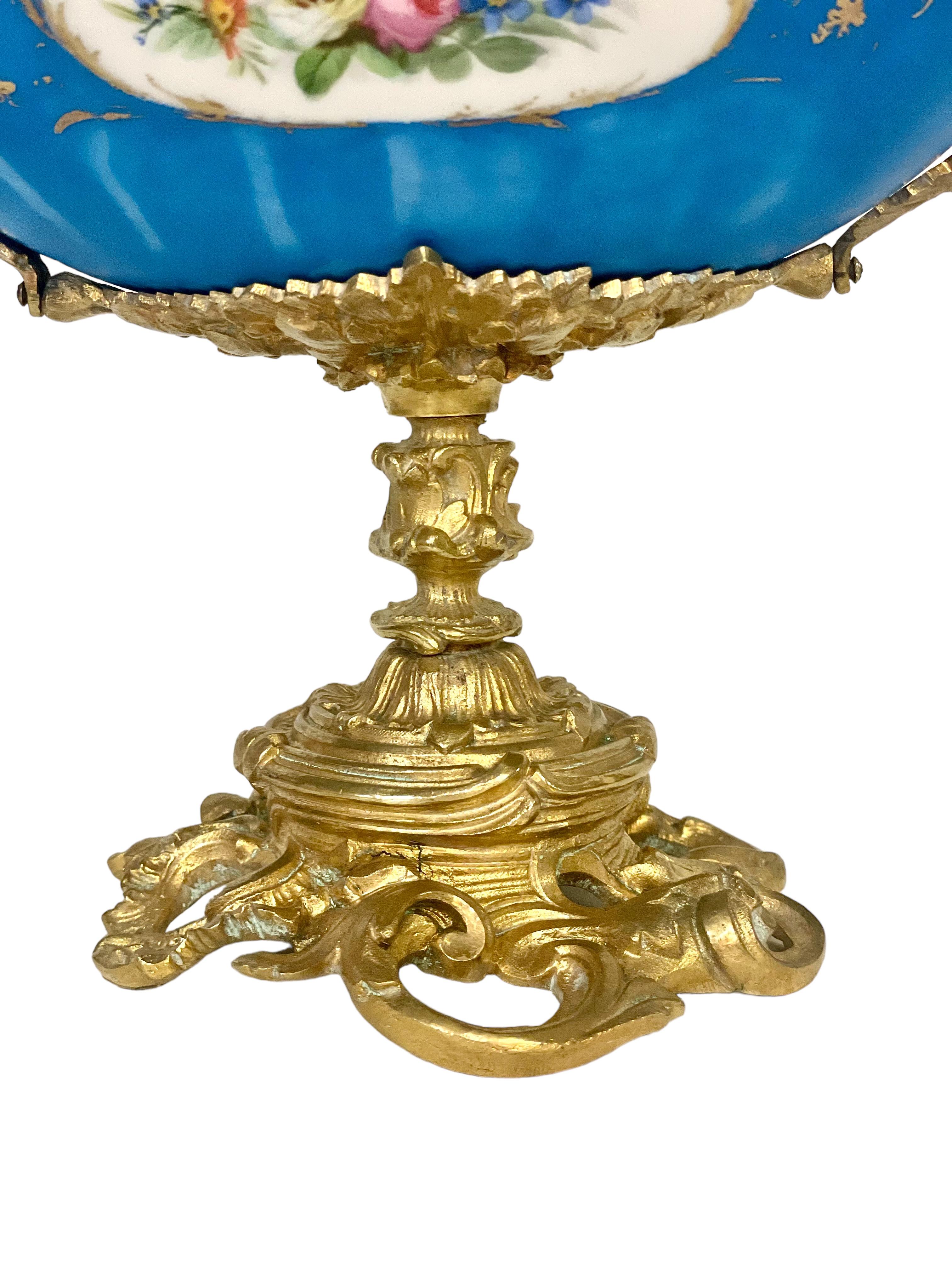 19th Century Napoleon III Sèvres Porcelain and Bronze Centerpiece For Sale 7