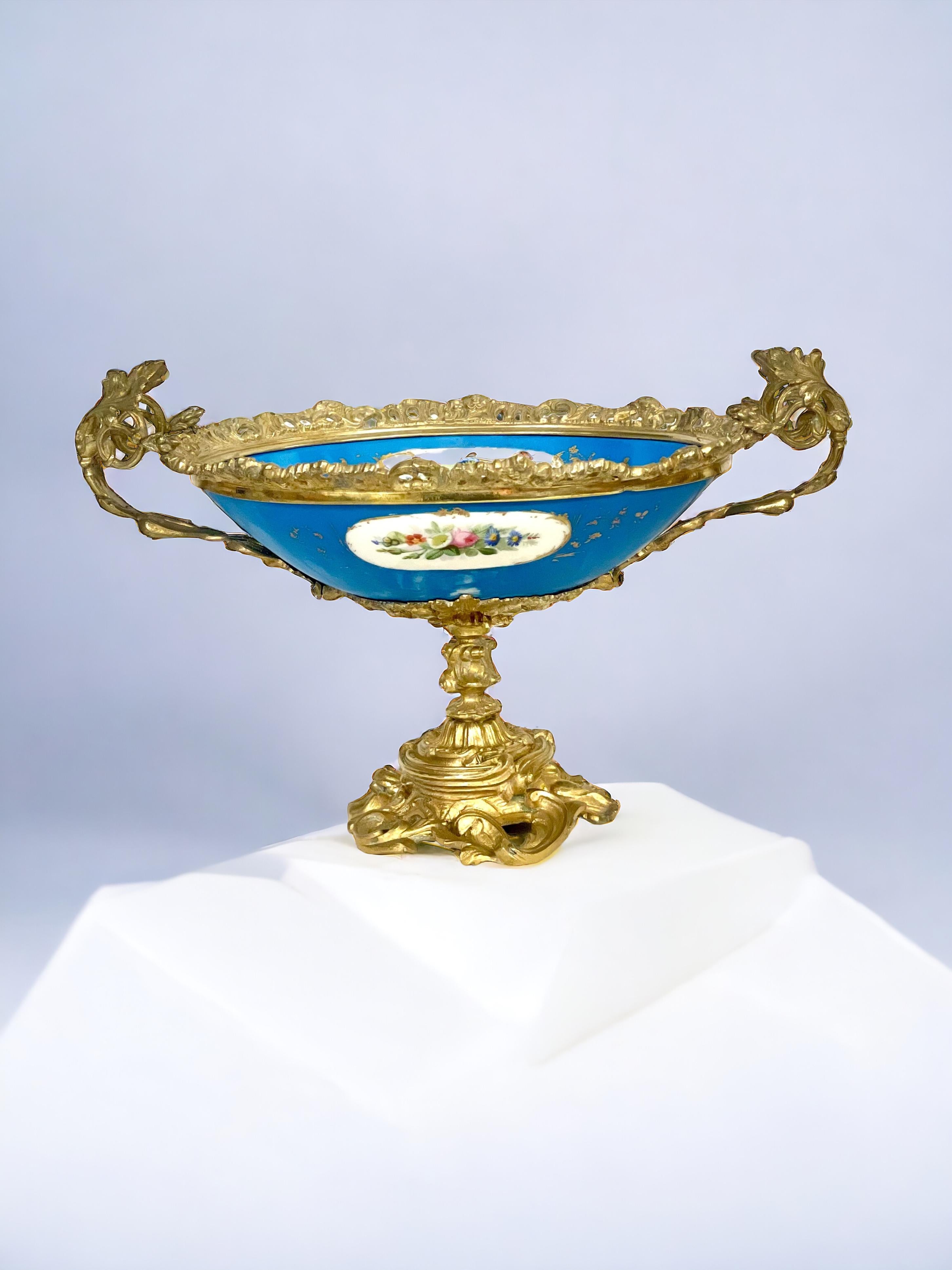 19th Century Napoleon III Sèvres Porcelain and Bronze Centerpiece For Sale 11