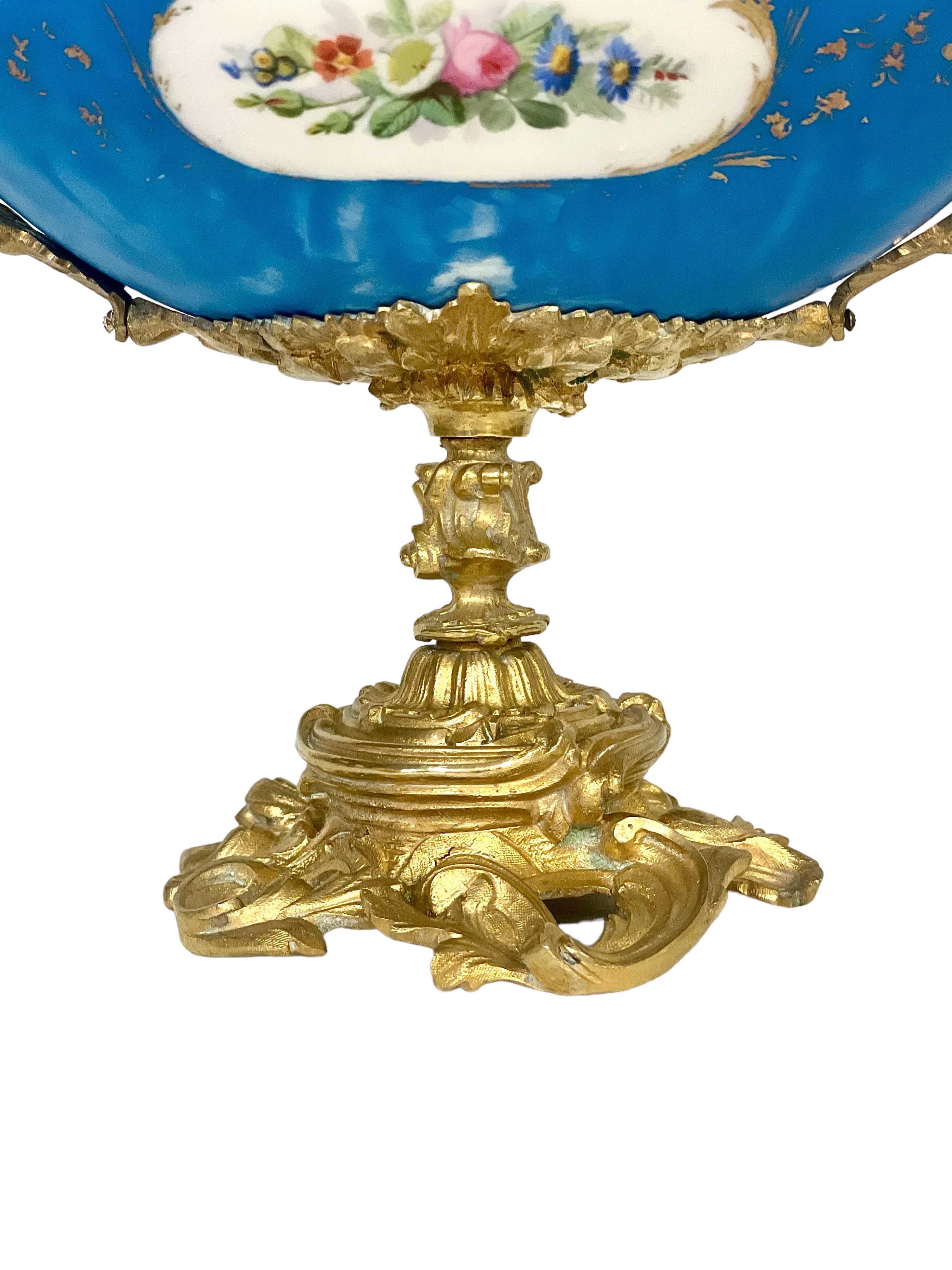 19th Century Napoleon III Sèvres Porcelain and Bronze Centerpiece In Good Condition For Sale In LA CIOTAT, FR