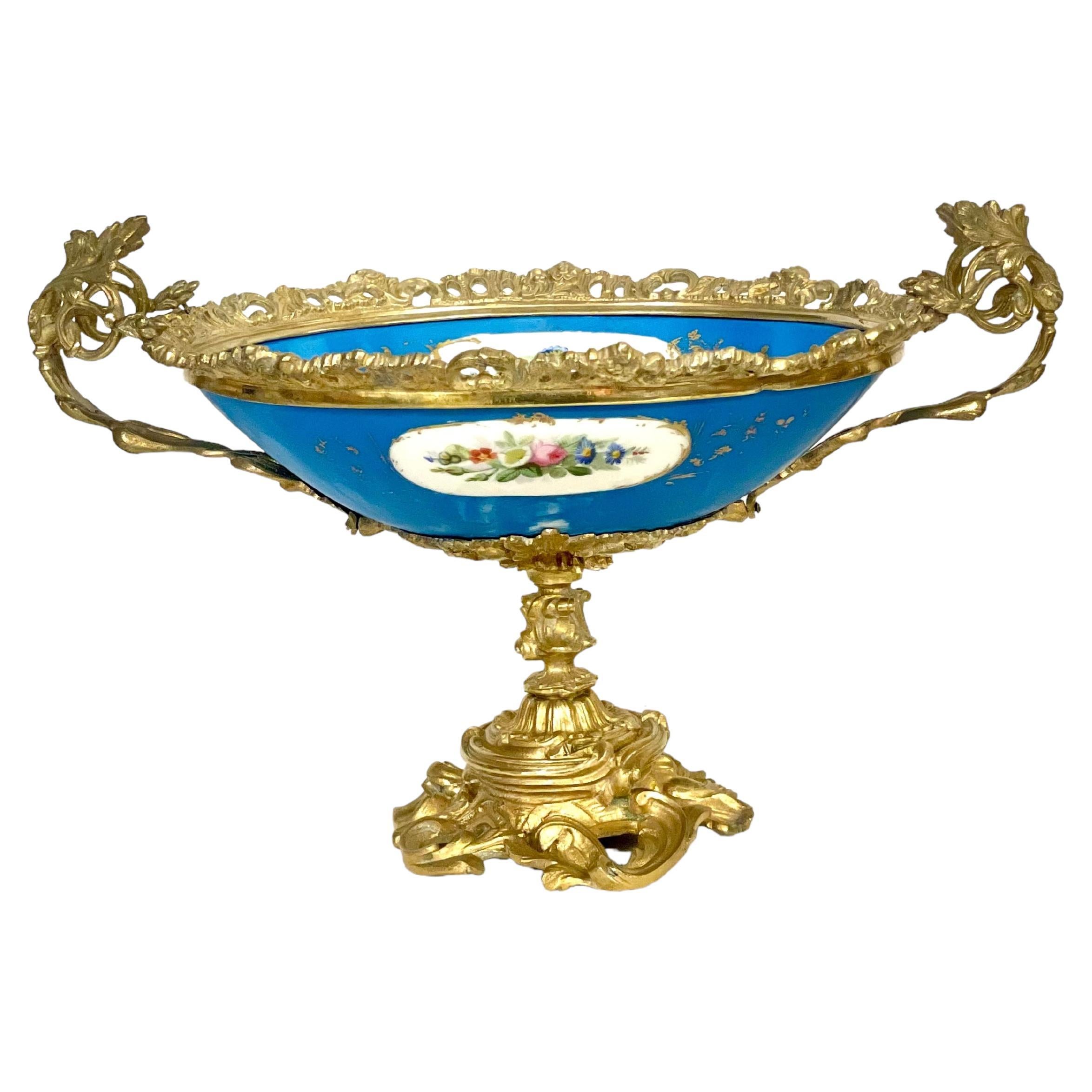 19th Century Napoleon III Sèvres Porcelain and Bronze Centerpiece For Sale