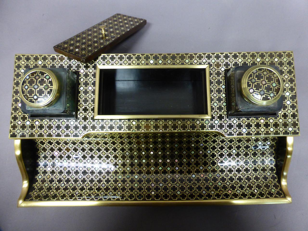 19th Century Napoleon III Style Brass Marquetry and Mother of Pearl Inkwell In Good Condition In LEGNY, FR
