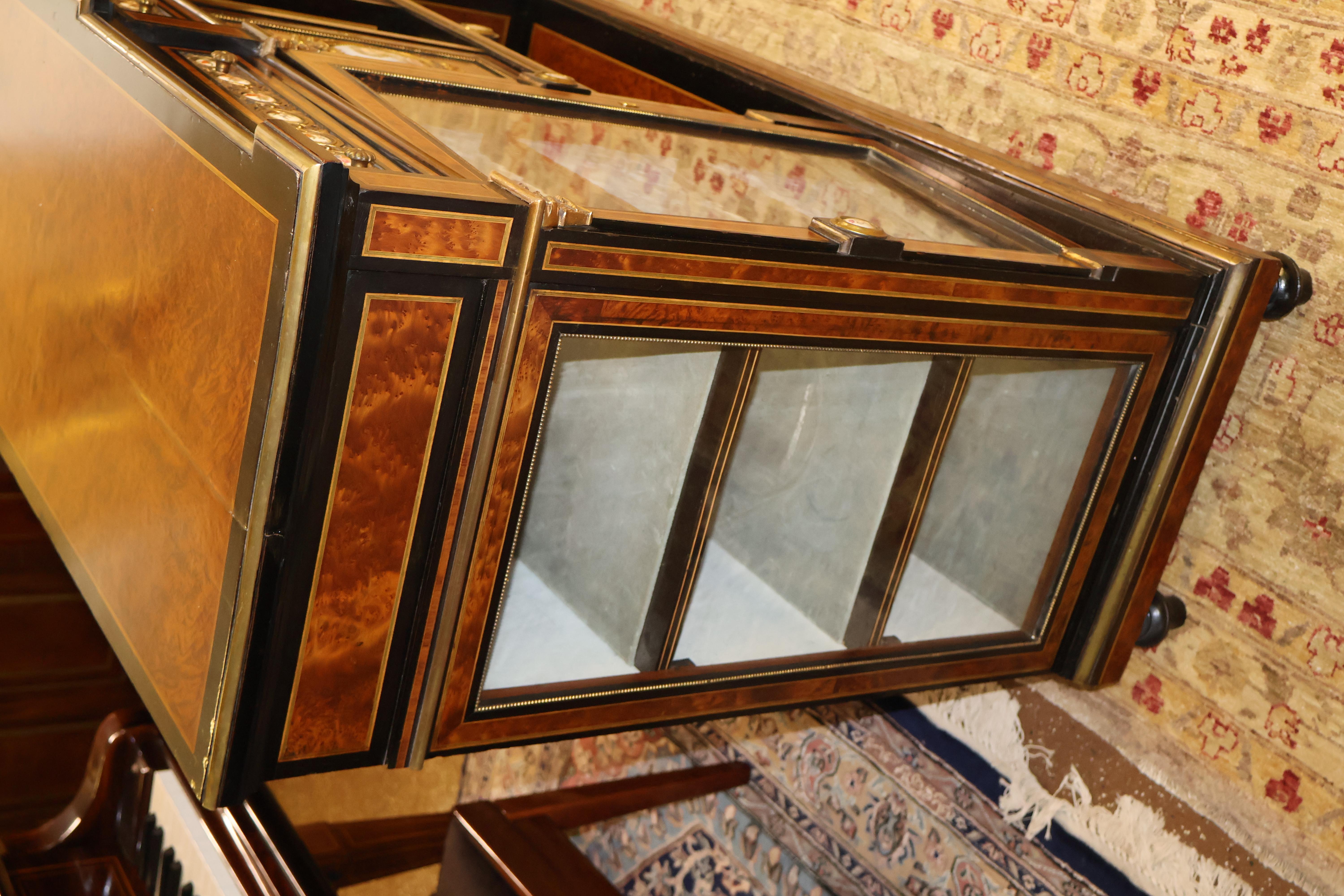 Englisches Sideboard aus Porzellan mit Intarsien im Napoleon-III-Stil des 19. Jahrhunderts S. Hall & Son im Angebot 4