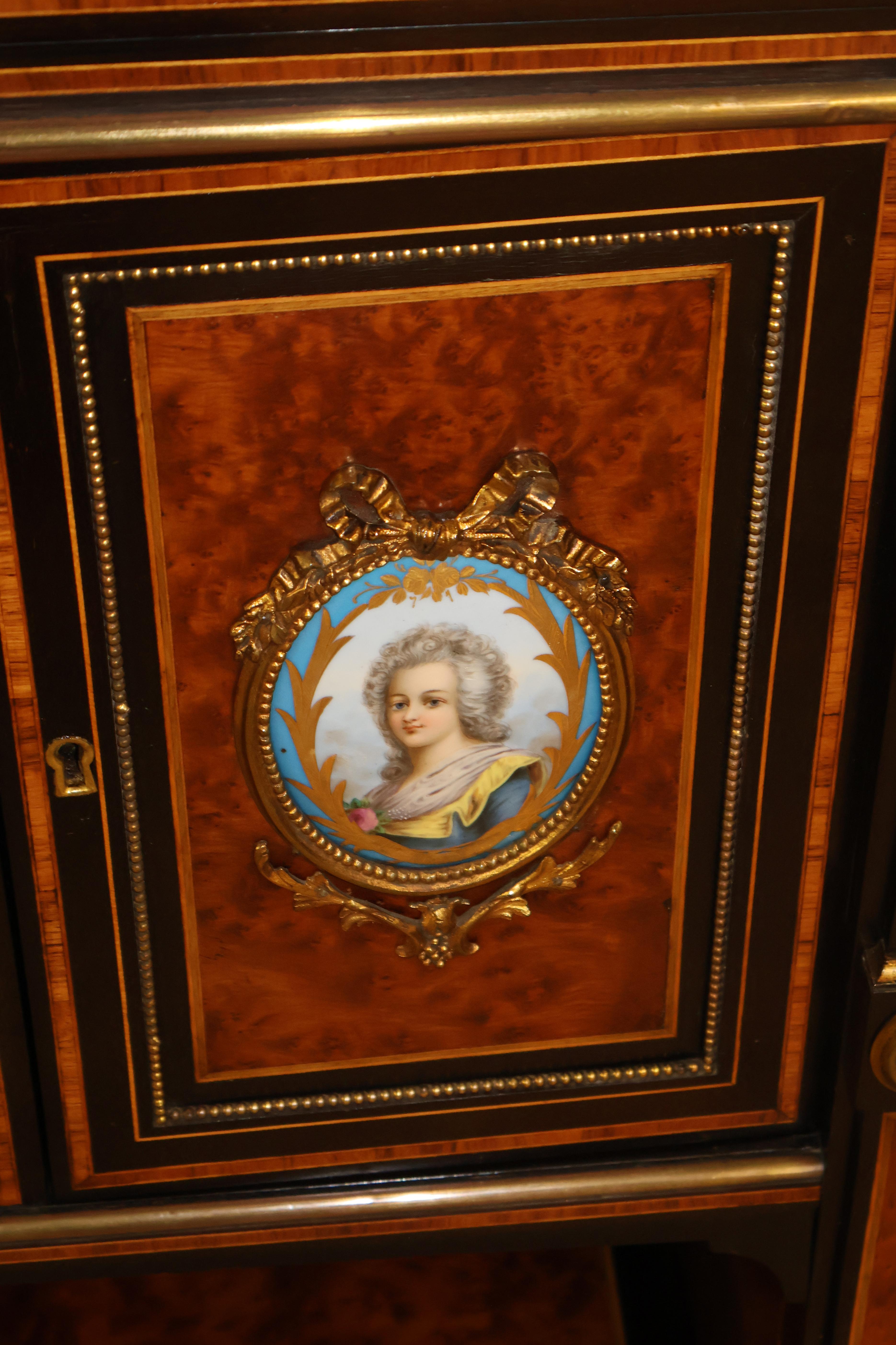 Englisches Sideboard aus Porzellan mit Intarsien im Napoleon-III-Stil des 19. Jahrhunderts S. Hall & Son im Angebot 2