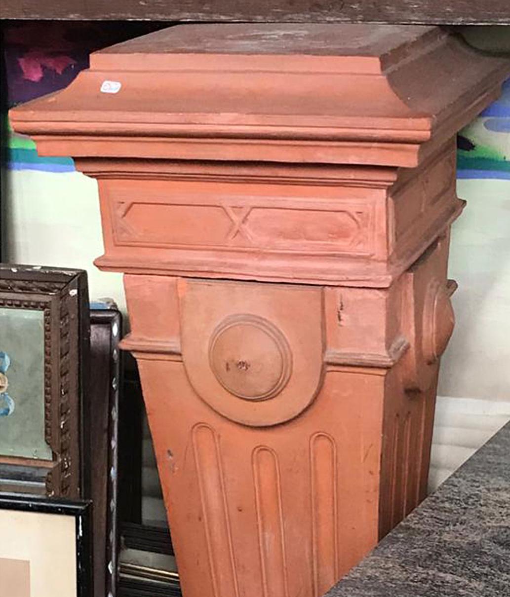 Rare Napoleon III pedestal in terracotta
The top and bottom pieces are separate and fit together.