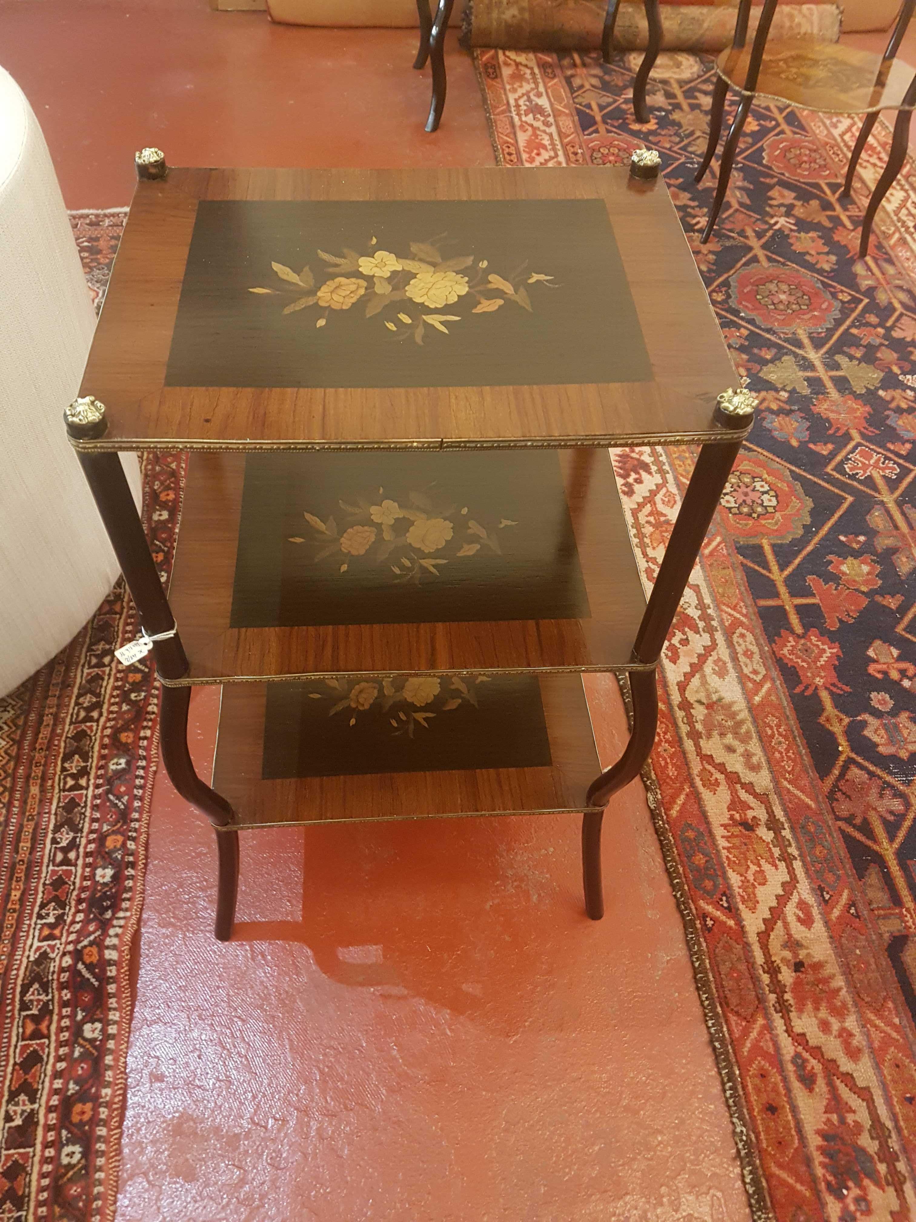Quality antique French marquetry étagère, with lovely marquetry inlaid shaped top, two shaped under-tiers with marquetry inlay, standing on four ebonized legs.
   