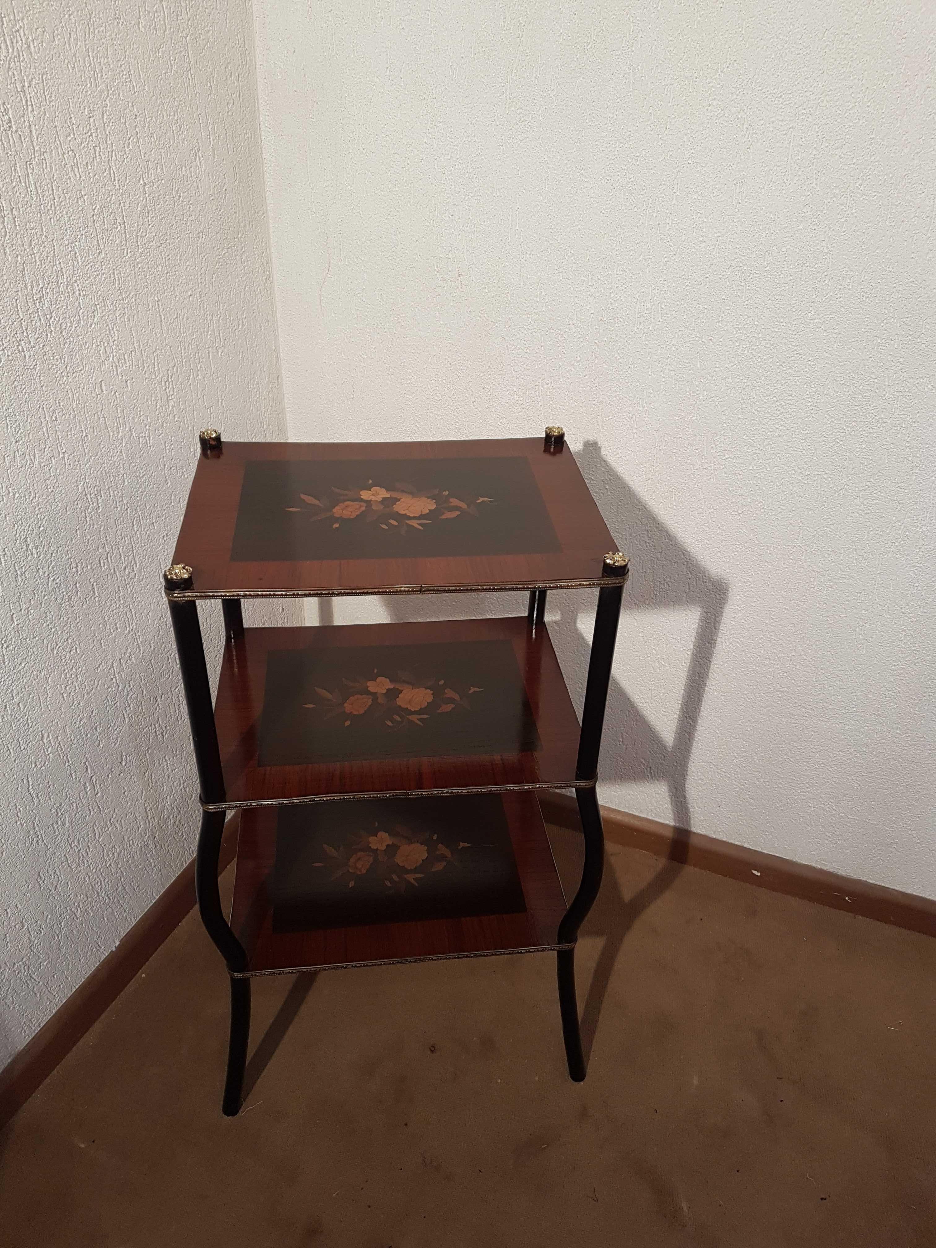 19th Century Napoleon III Three-Tier Marquetry Étagère, France, circa 1860 In Excellent Condition For Sale In Cagliari, IT