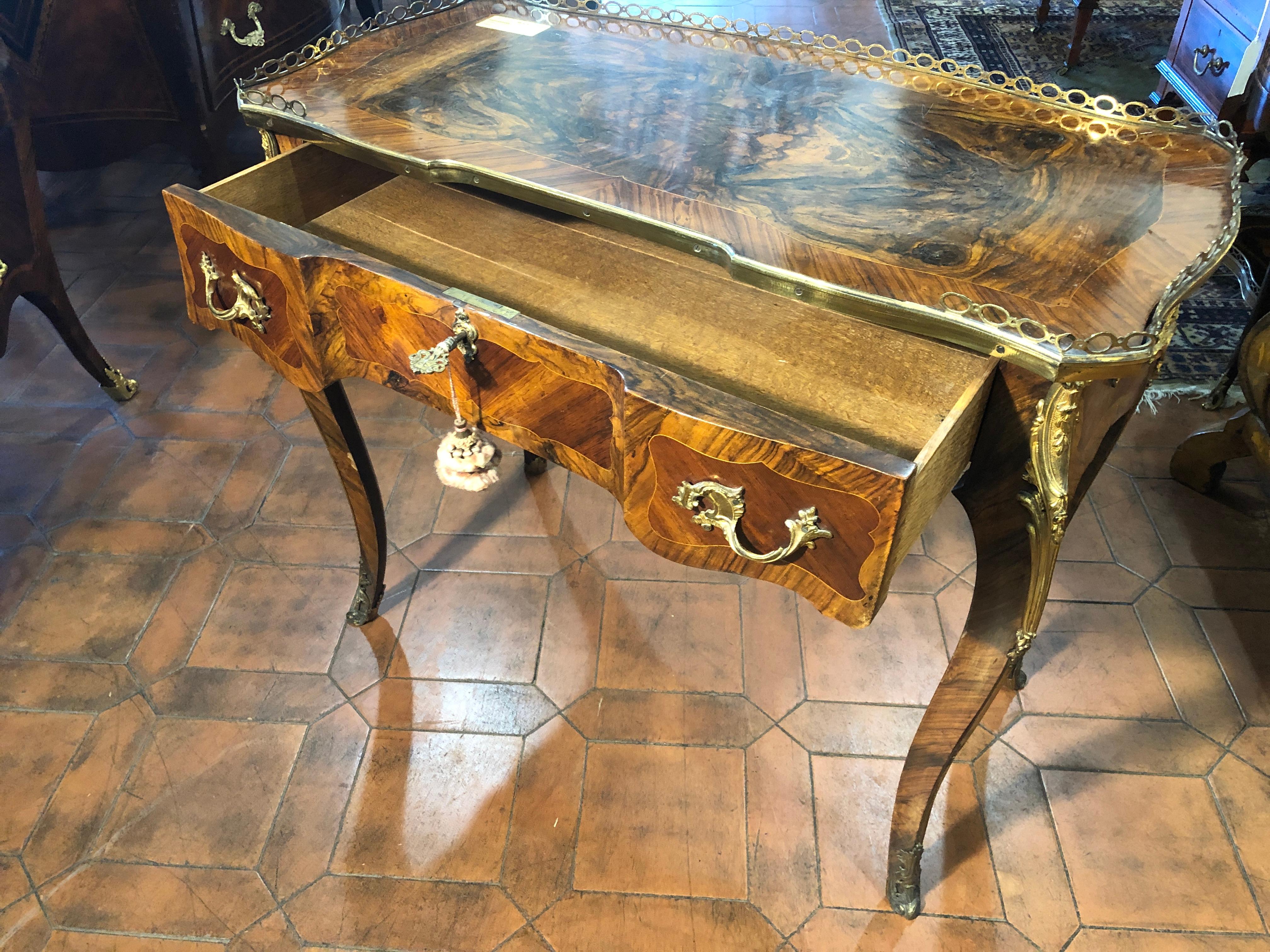 French 19th Century Napoleon III Walnut and Root Writing Table, 1870s