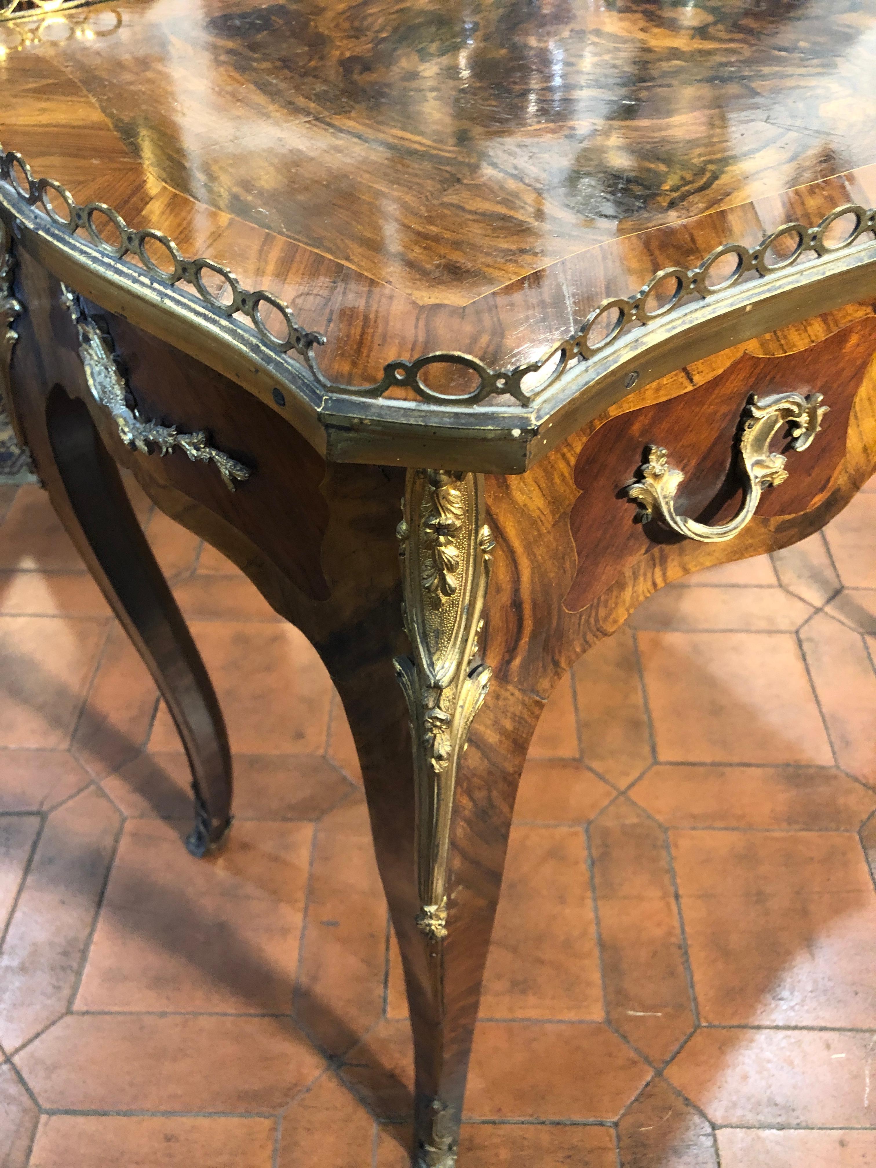 19th Century Napoleon III Walnut and Root Writing Table, 1870s 4