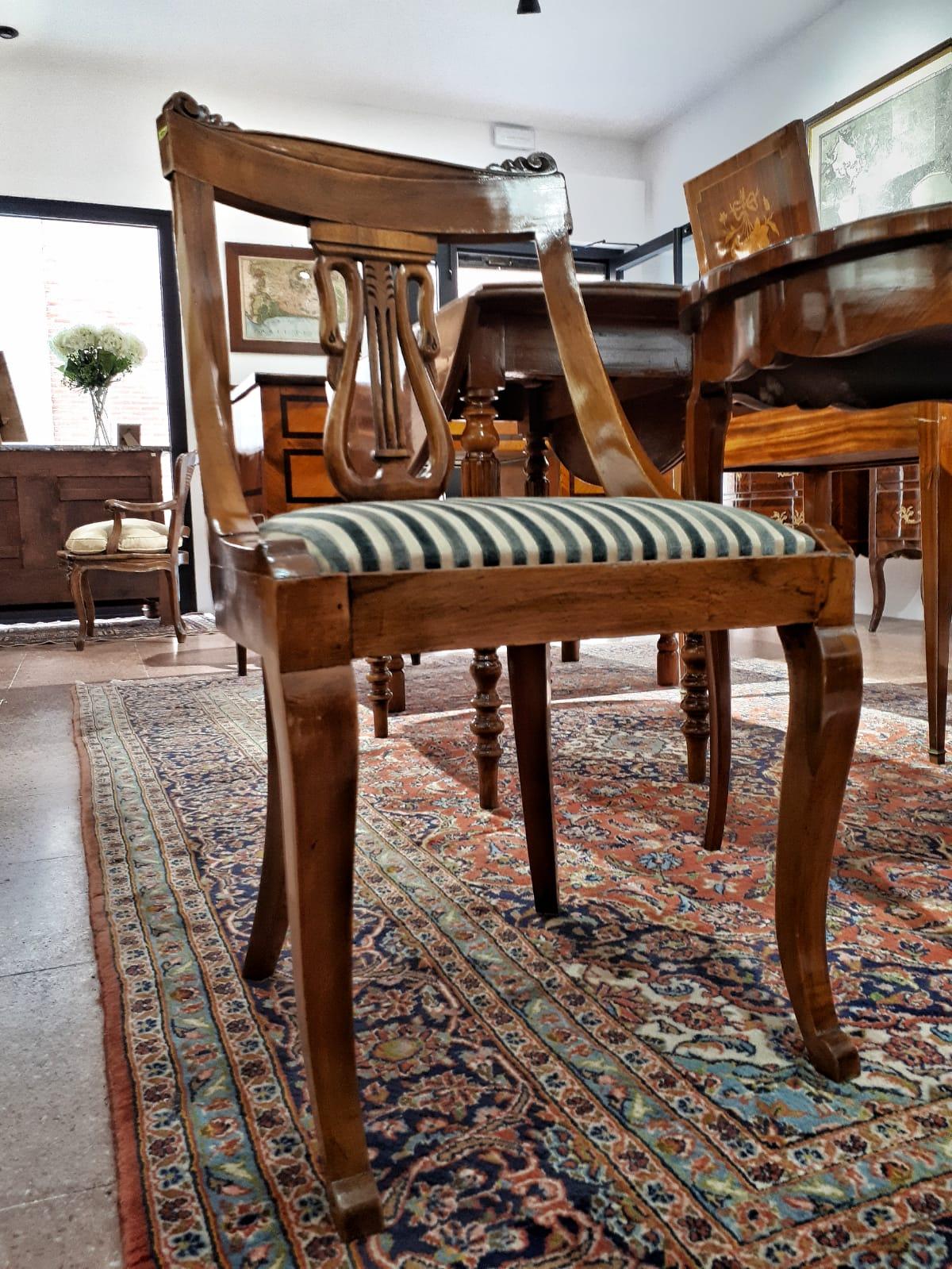 French gondola chair Napoleon III, second half of 19th century. Walnut, restored.

Napoleon III gondola chair with green and white fabric, backrest with a design of two swans forming a lyre.

The Napoleon III style was a highly eclectic style of