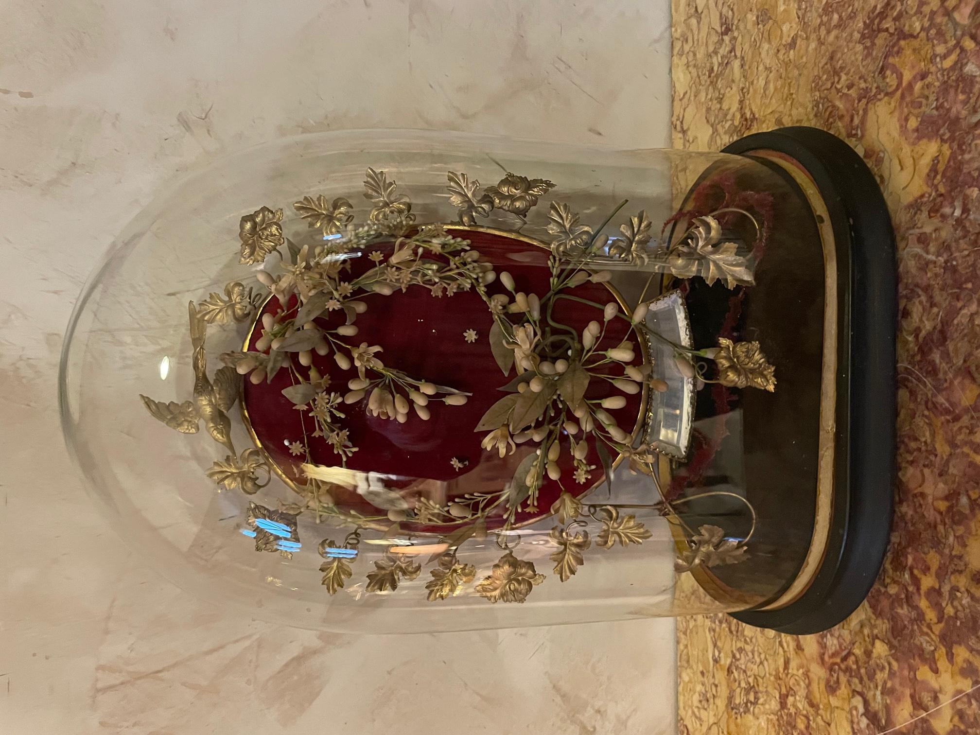 Beautiful 19th century French Napoleon III wedding glass globe from the 1870s.
Inside we can see a very nice brass ornament with bird and flowers representing love, we use to offer globe like this for new couple during their marriage. It was