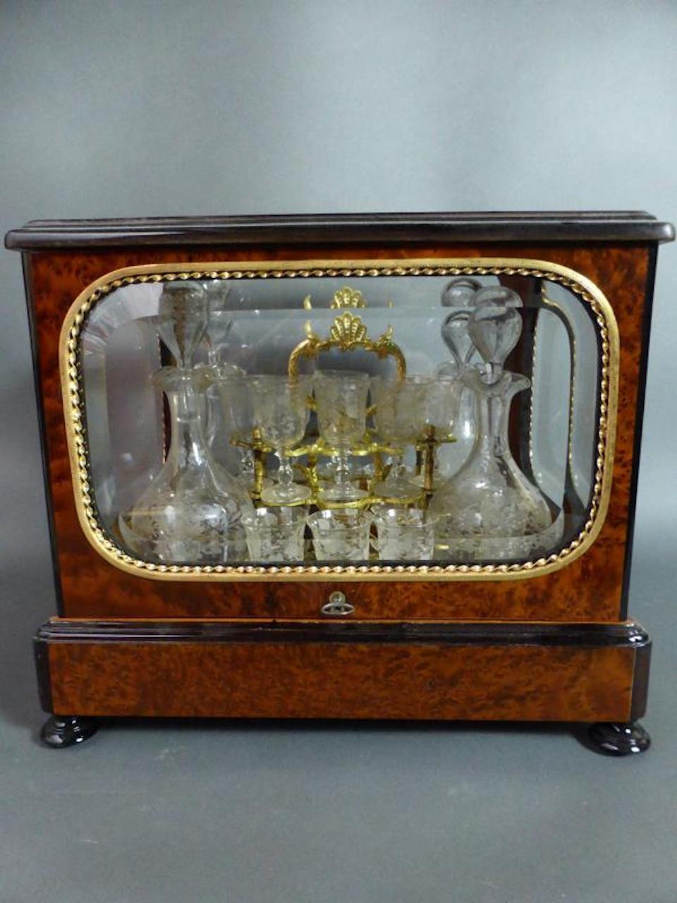 19th Century Napoleon III Wood Marquetry and Beveled Glasses Liquor Cellar In Good Condition For Sale In LEGNY, FR
