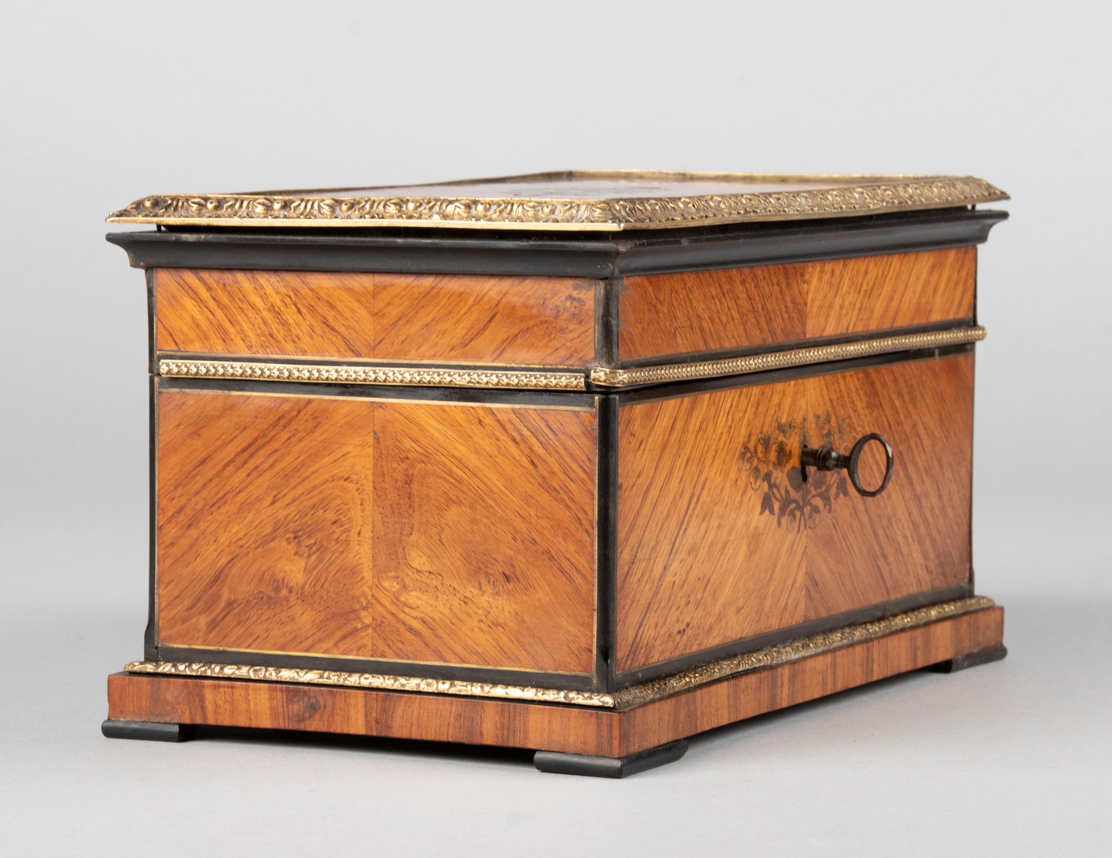 Cucharilla de té de marquetería de madera Napoleón III del siglo XIX en venta 10