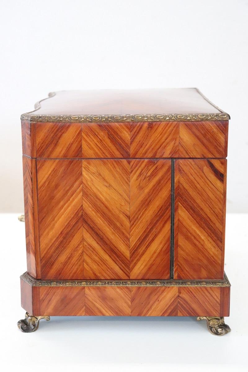Cave à liqueur ou boîte à liqueur en bois et bronze Napoléon III du 19ème siècle en vente 3