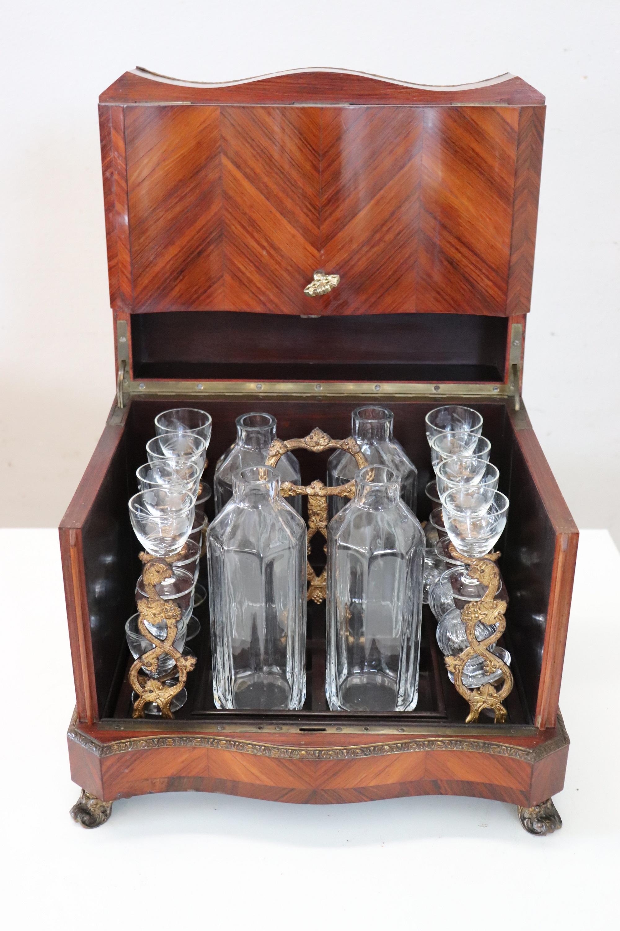 Cave à liqueur ou boîte à liqueur en bois et bronze Napoléon III du 19ème siècle en vente 4