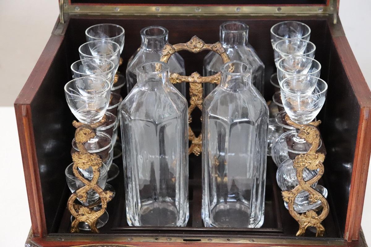 Cave à liqueur ou boîte à liqueur en bois et bronze Napoléon III du 19ème siècle en vente 5