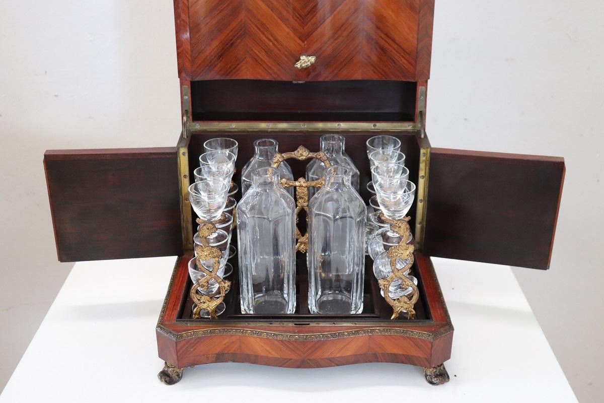 Cave à liqueur ou boîte à liqueur en bois et bronze Napoléon III du 19ème siècle en vente 7
