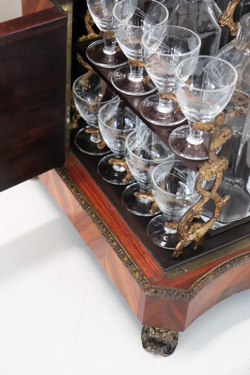 Cave à liqueur ou boîte à liqueur en bois et bronze Napoléon III du 19ème siècle en vente 8