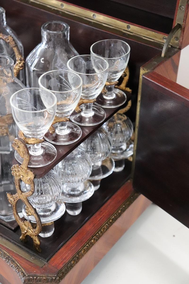 Cave à liqueur ou boîte à liqueur en bois et bronze Napoléon III du 19ème siècle en vente 9