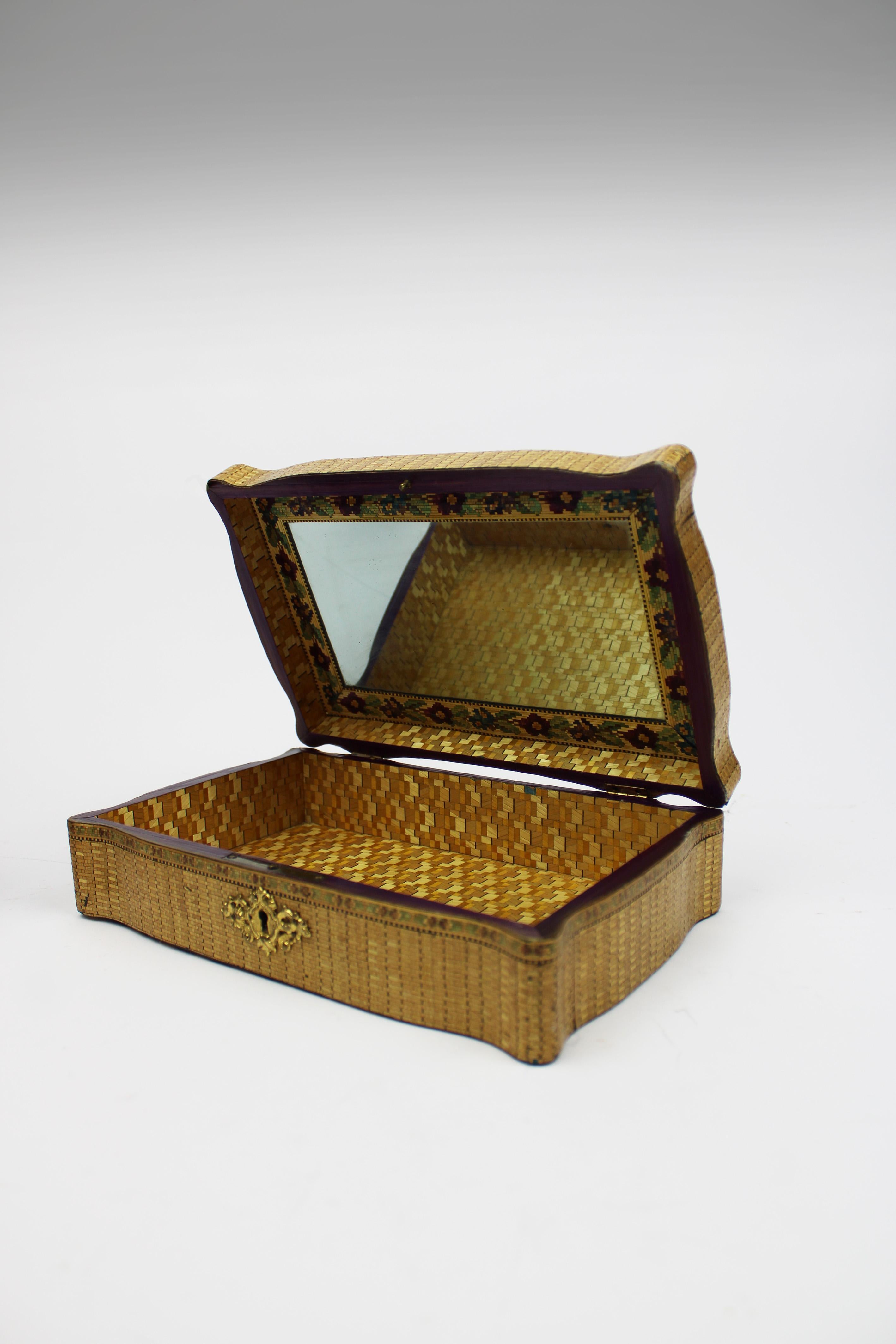 19th Century Napoleonic Prisoner of War Marquetry Straw Veneer Box England In Good Condition For Sale In Antwerpen, BE