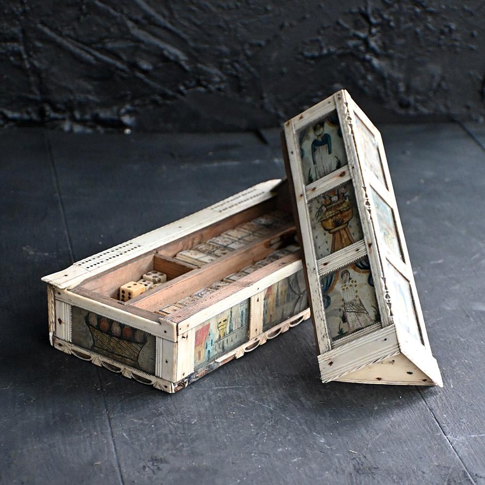 Early 19th Century 19th Century Napoleonic Prisoner of War Painted Casket Dominoes Set For Sale