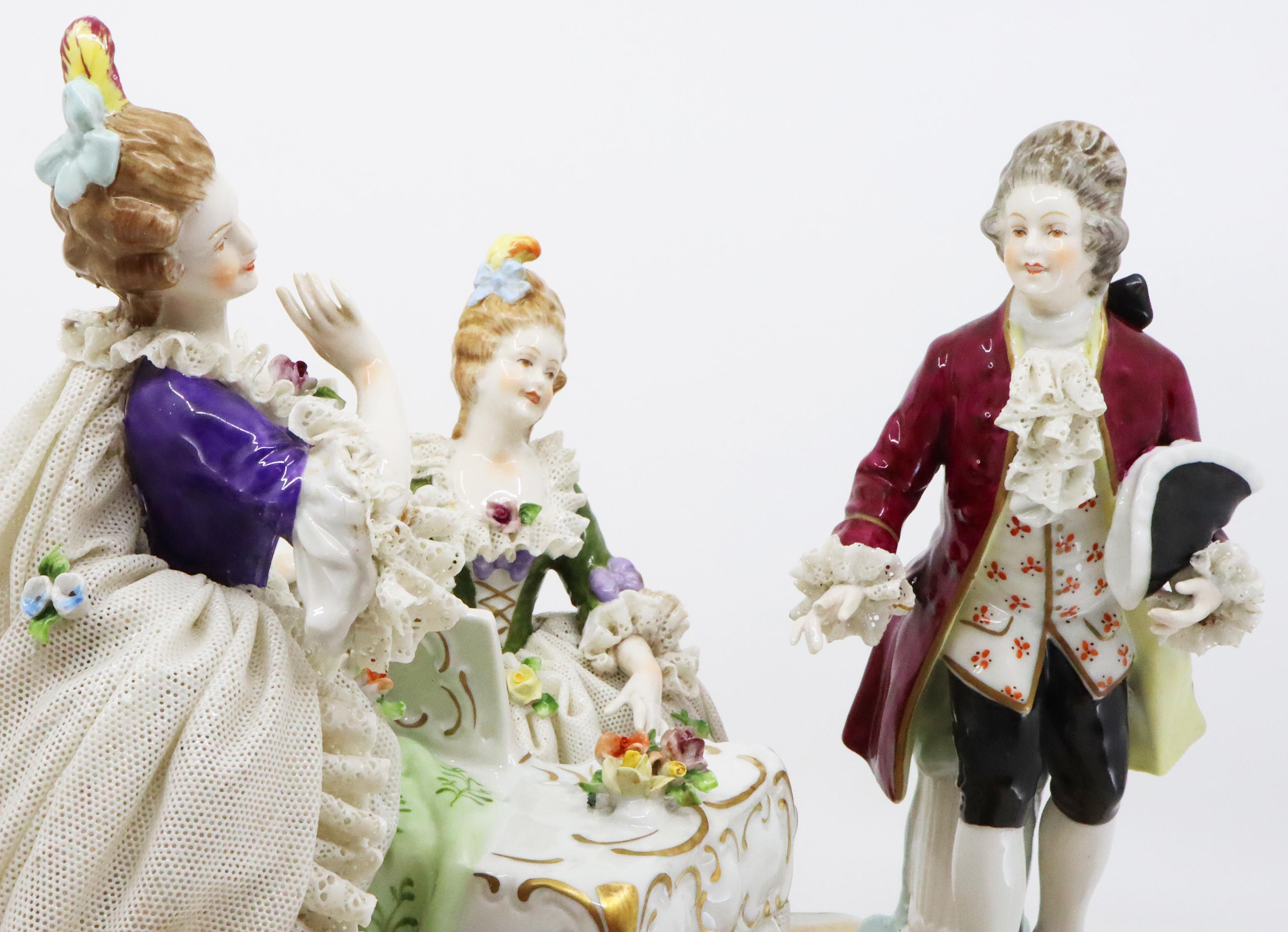 italien Groupe musical du 19ème siècle, figure en porcelaine peinte à la main de Napoli en vente