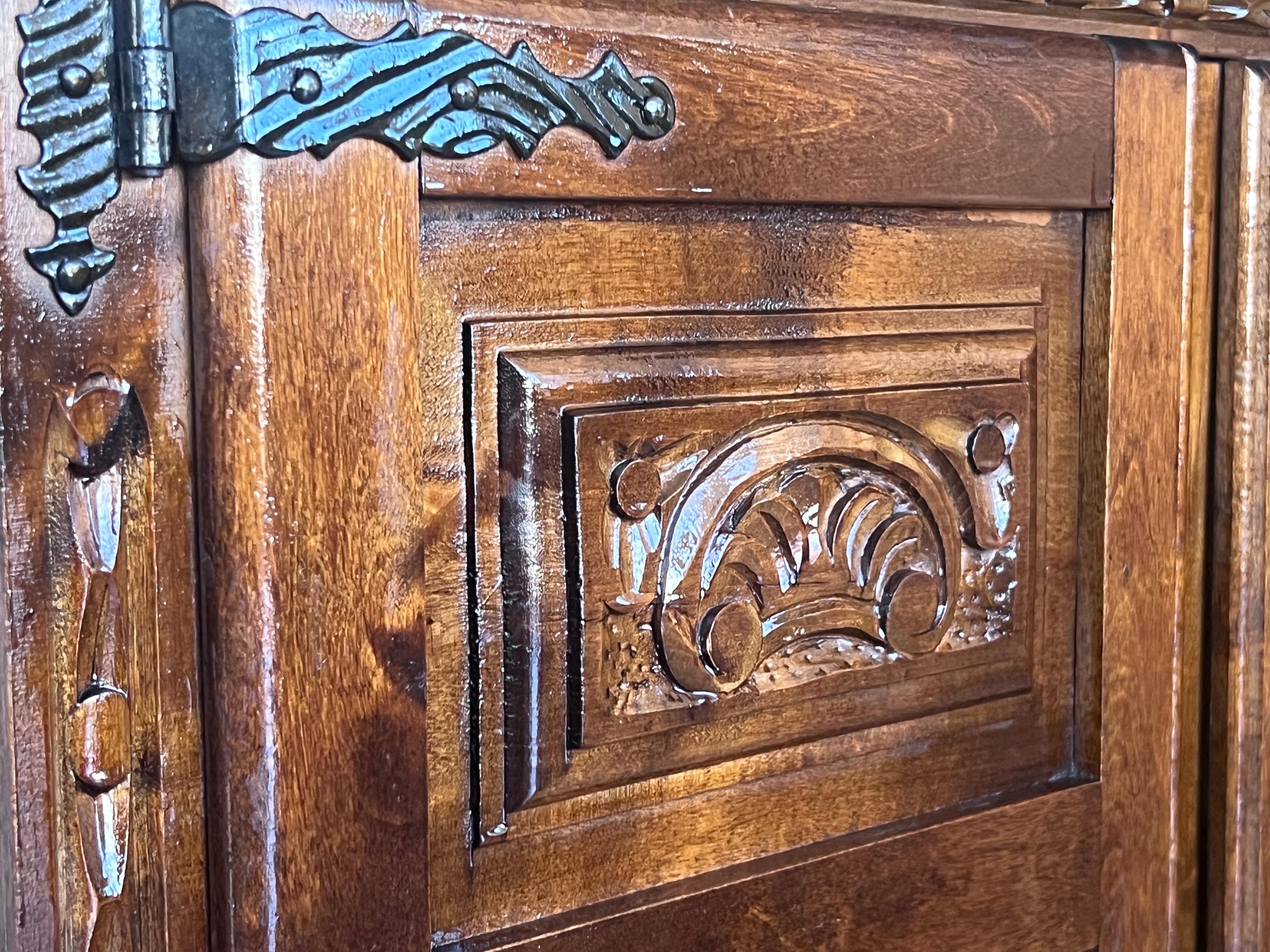 19th Century Narrow Catalan Spanish Baroque Carved Walnut Credenza or Buffet For Sale 5