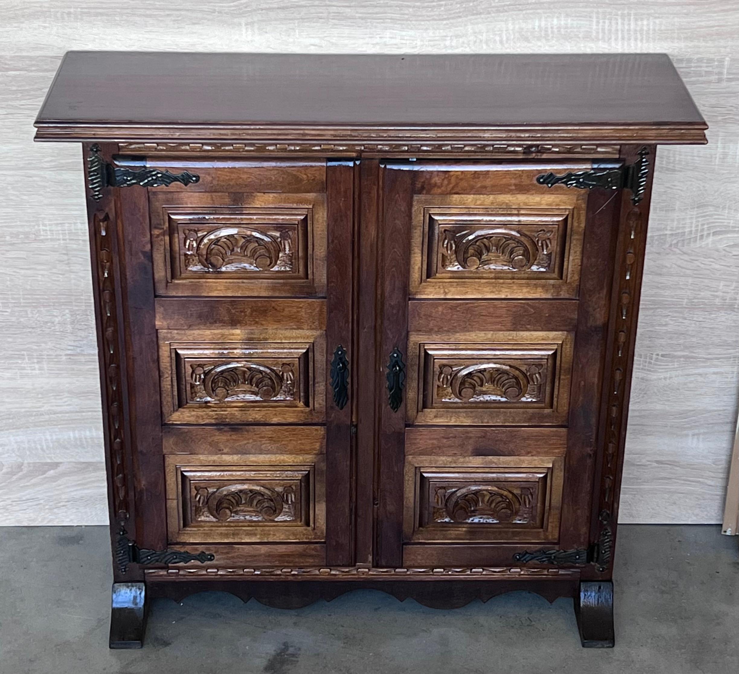 19th Century Narrow Catalan Spanish Baroque Carved Walnut Credenza or Buffet In Good Condition For Sale In Miami, FL