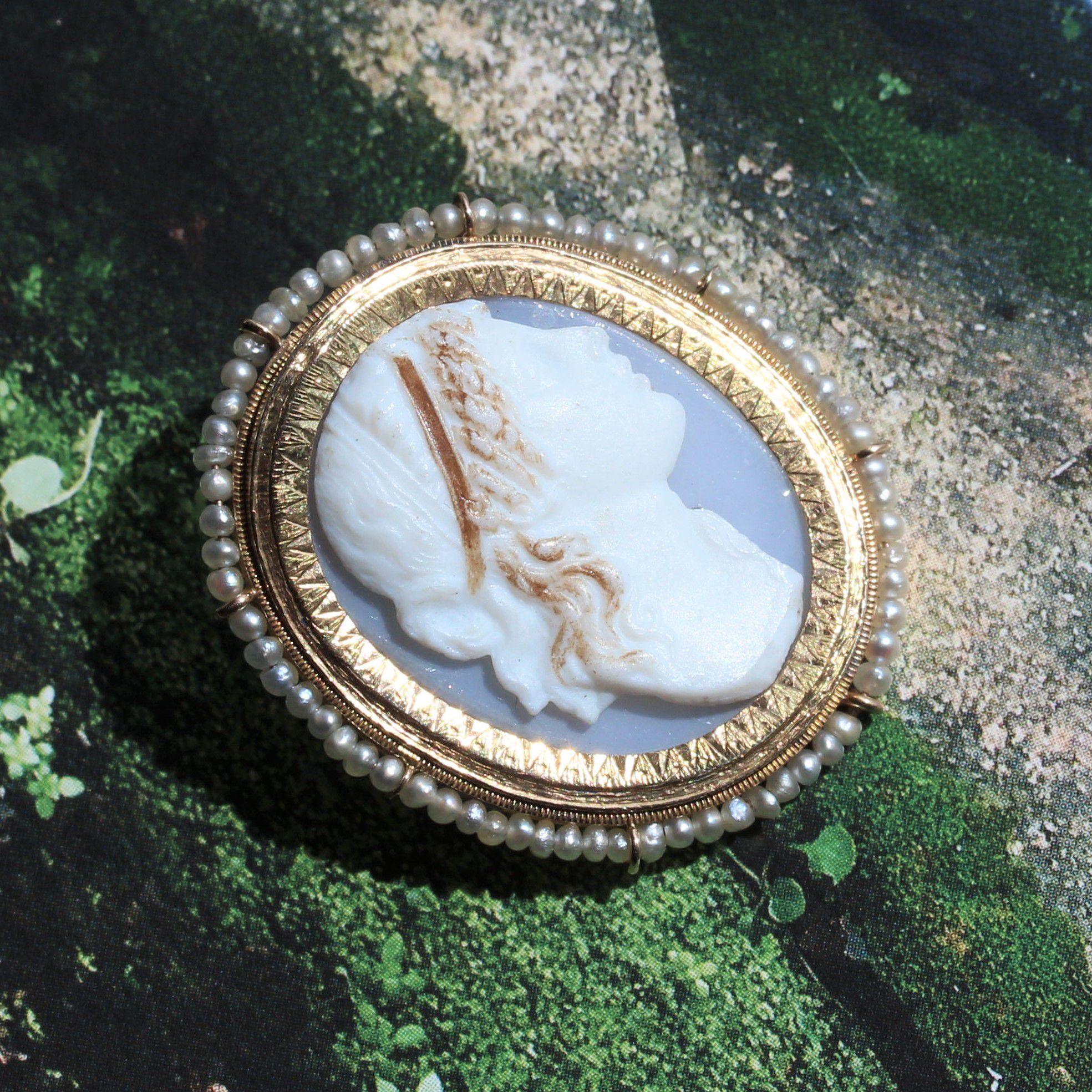 19th Century Natural Pearl Cameo Yellow Gold Brooch For Sale 4