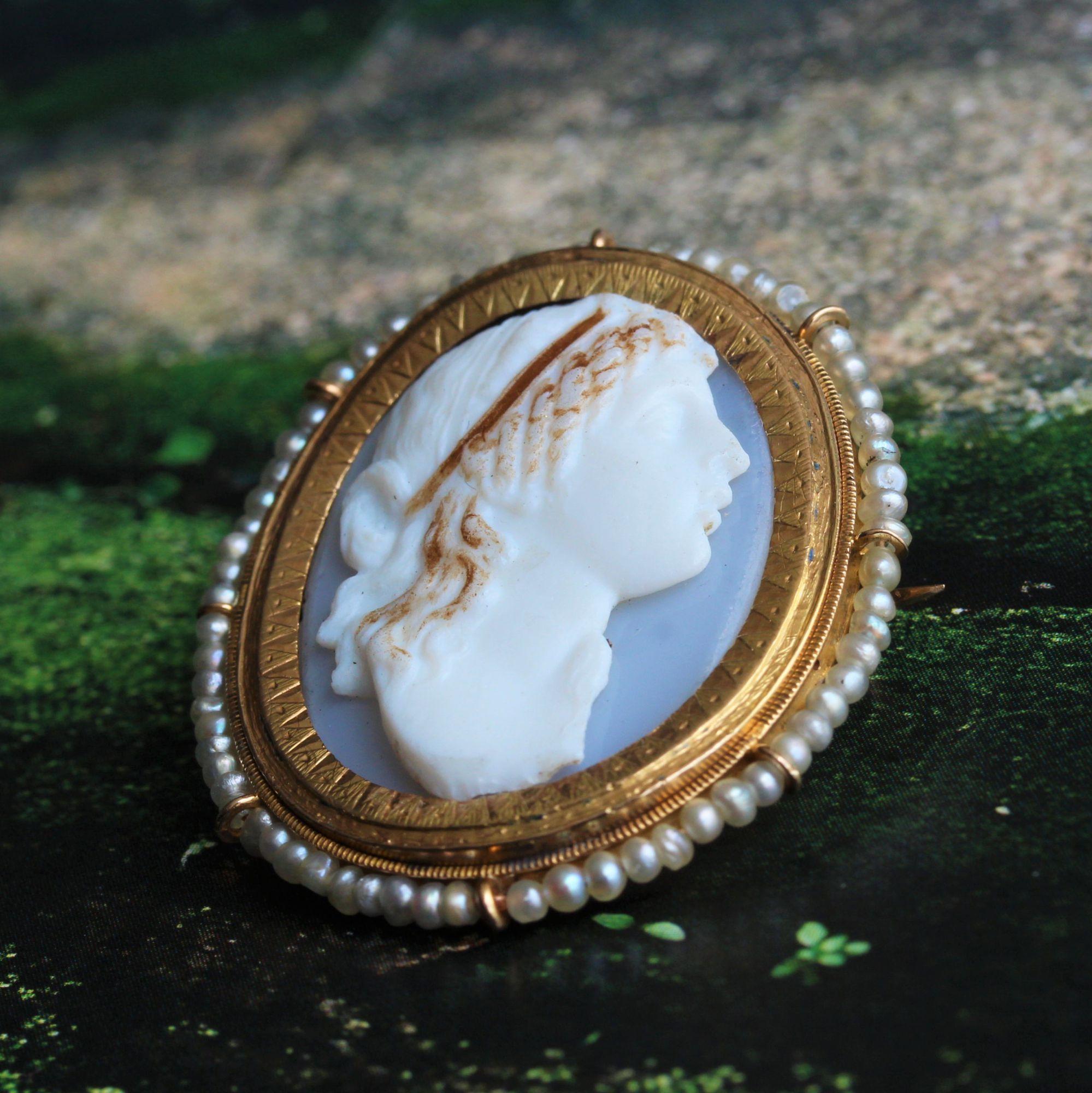 19th Century Natural Pearl Cameo Yellow Gold Brooch For Sale 2