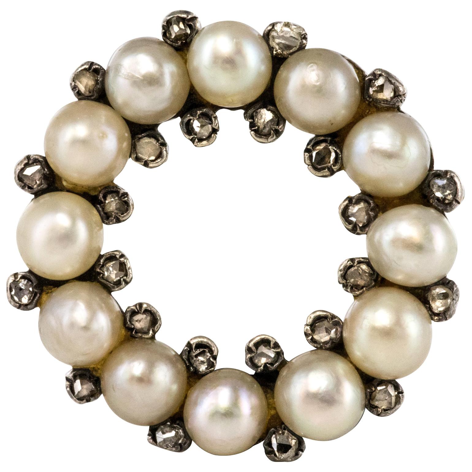 19th Century Natural Pearl Diamonds 18 Karat Yellow Gold Round Brooch For Sale