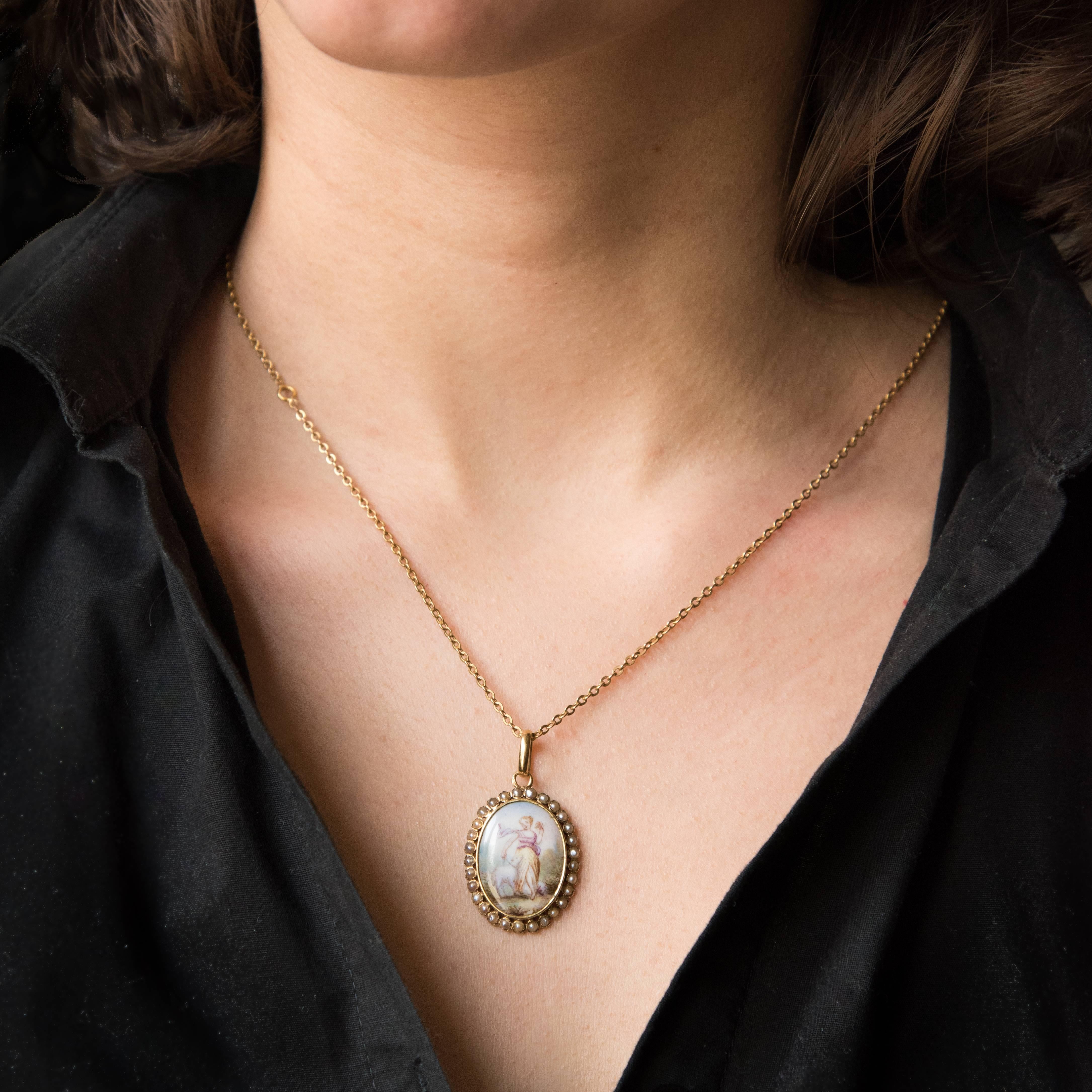 Pendant in 18 karats yellow gold, eagle's head hallmark.
Oval shaped, this antique pendant is closed set in the center of a porcelain miniature surrounded by natural pearls also closed set. The back of the miniature is mother of pearl.
Height: 3.4