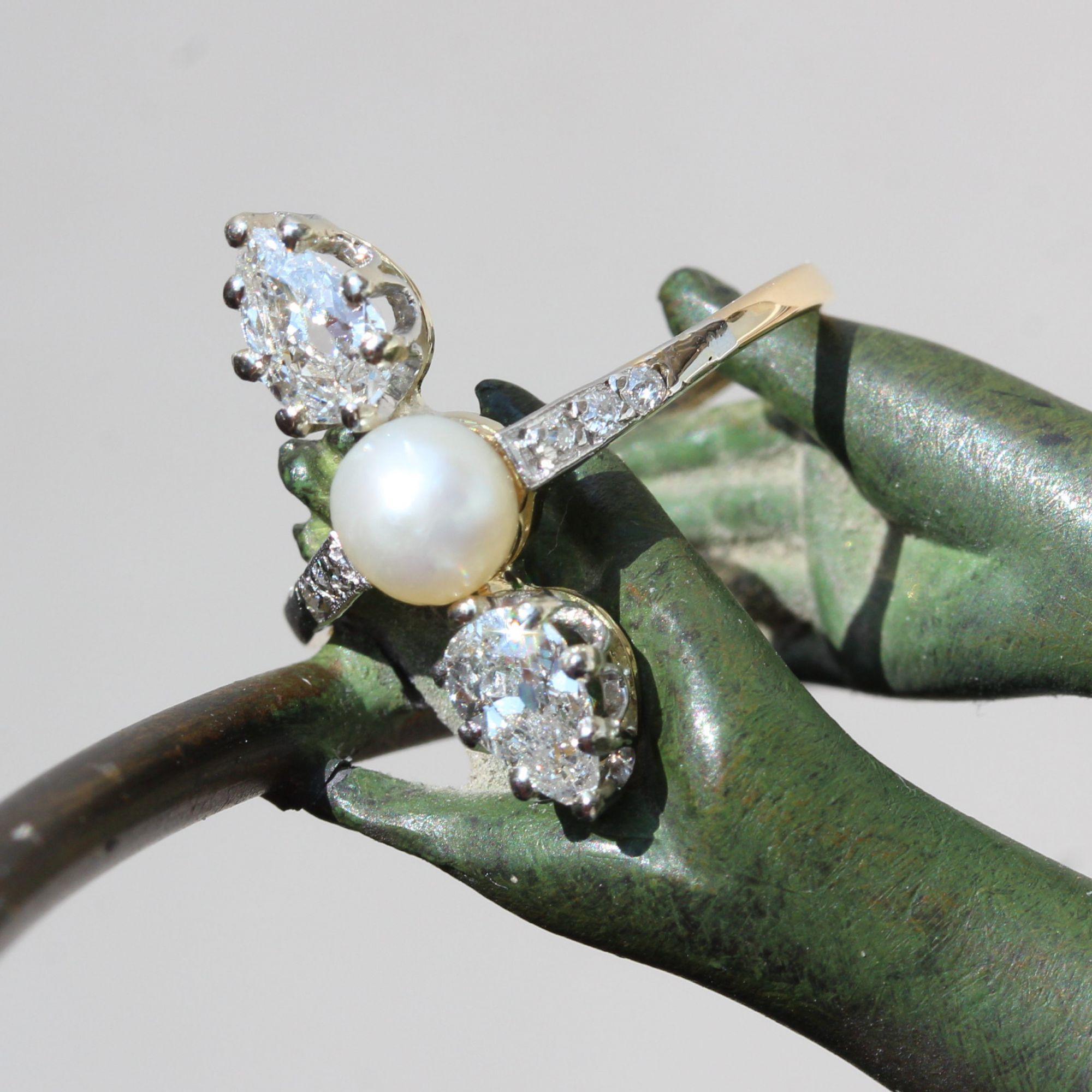 19th Century Natural Pearl Pear- Cut Diamonds 18 Karat Yellow Gold Ring For Sale 3