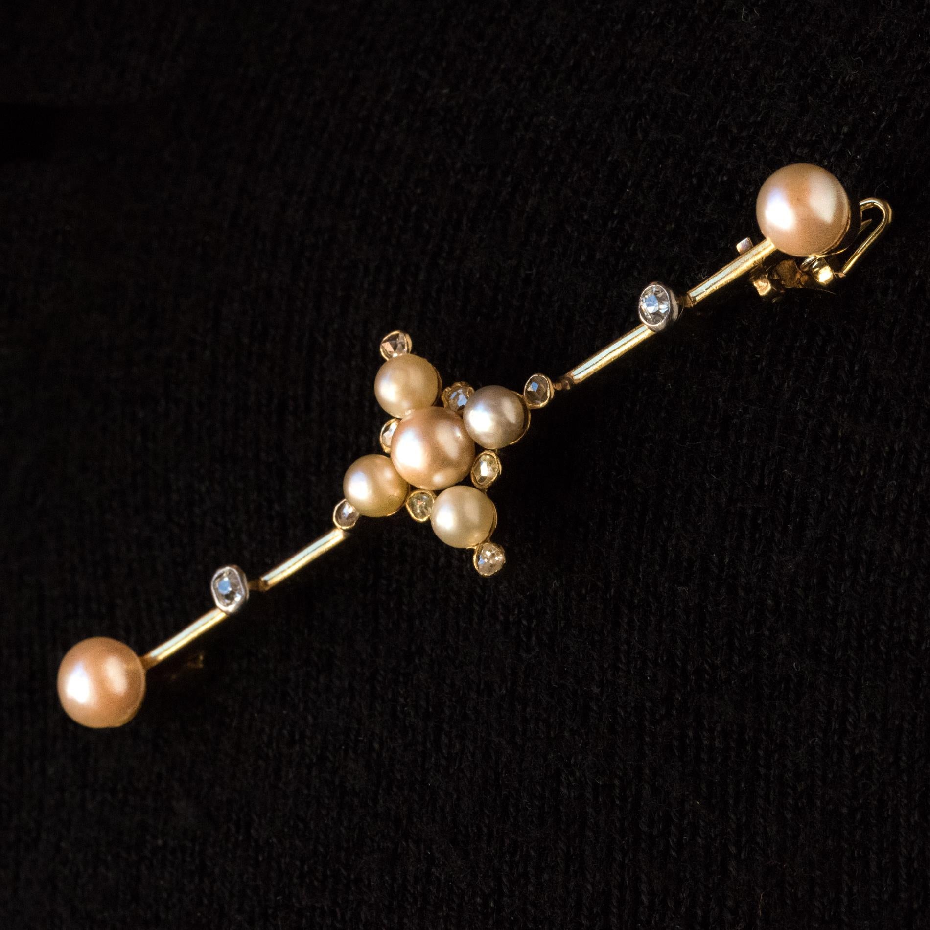 Broche en or jaune 18 carats avec perles naturelles du XIXe sicle en vente 5