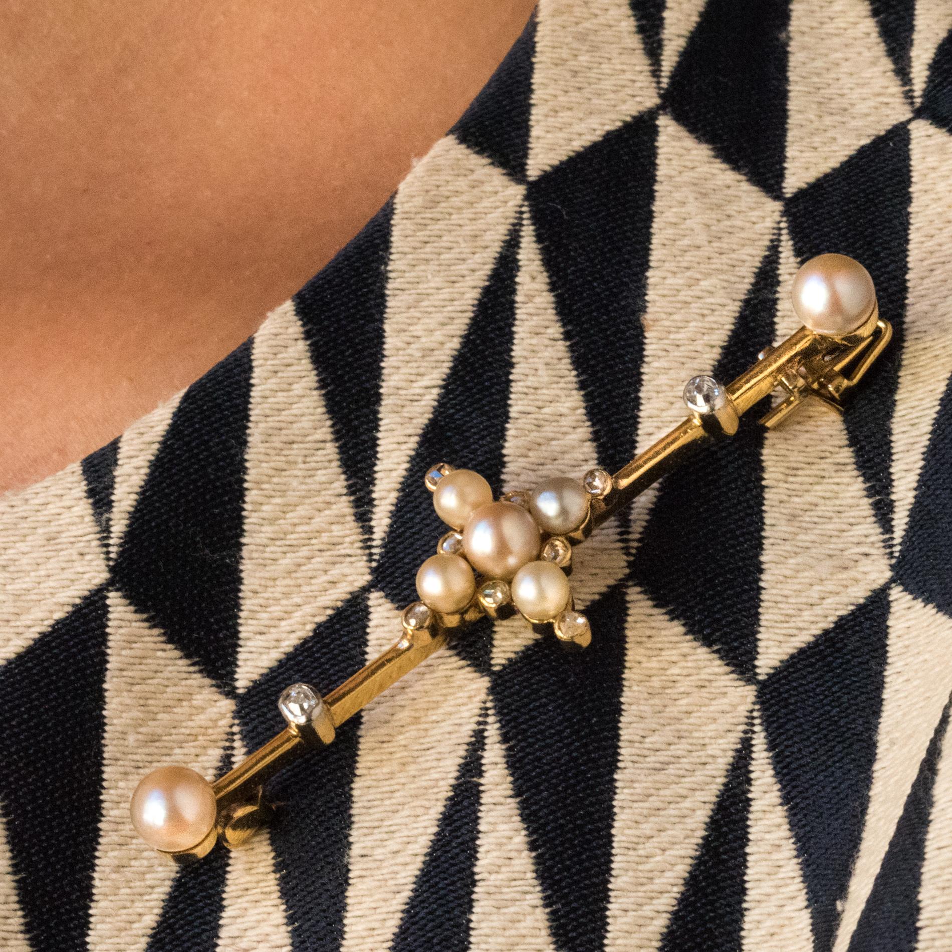 Natrliche Perlen 18 Karat Gelbgold Anstecknadelbrosche aus dem 19. Jahrhundert im Angebot 3