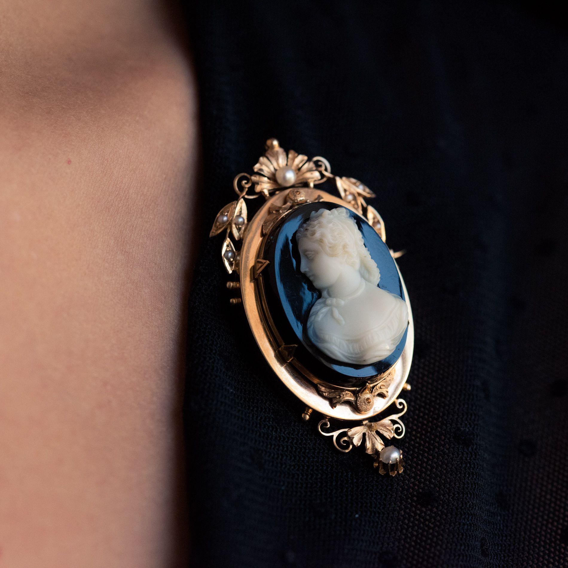 19th Century Natural Pearls Onyx Cameo 18 Karat Rose Gold Pendant Brooch 10