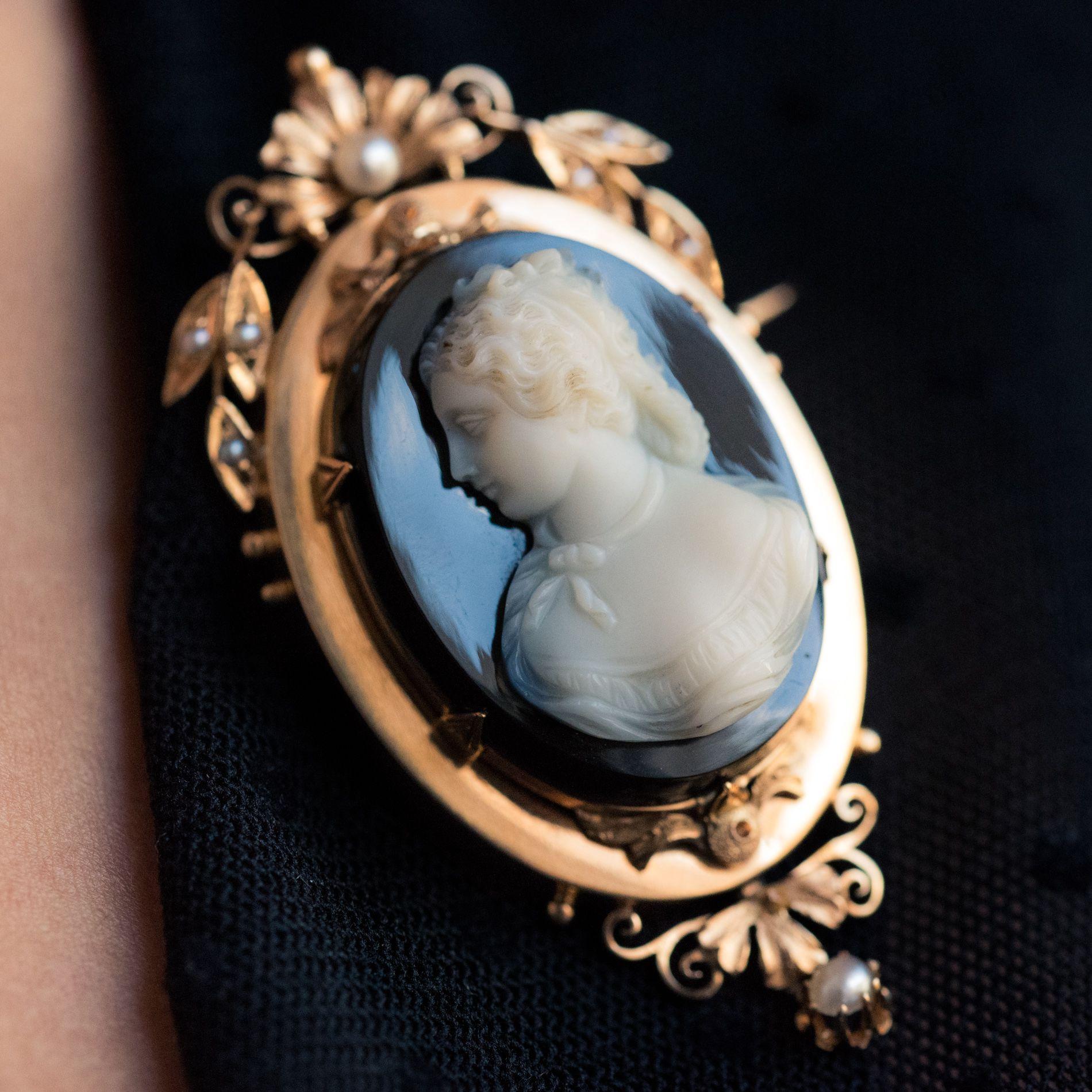 19th Century Natural Pearls Onyx Cameo 18 Karat Rose Gold Pendant Brooch 3