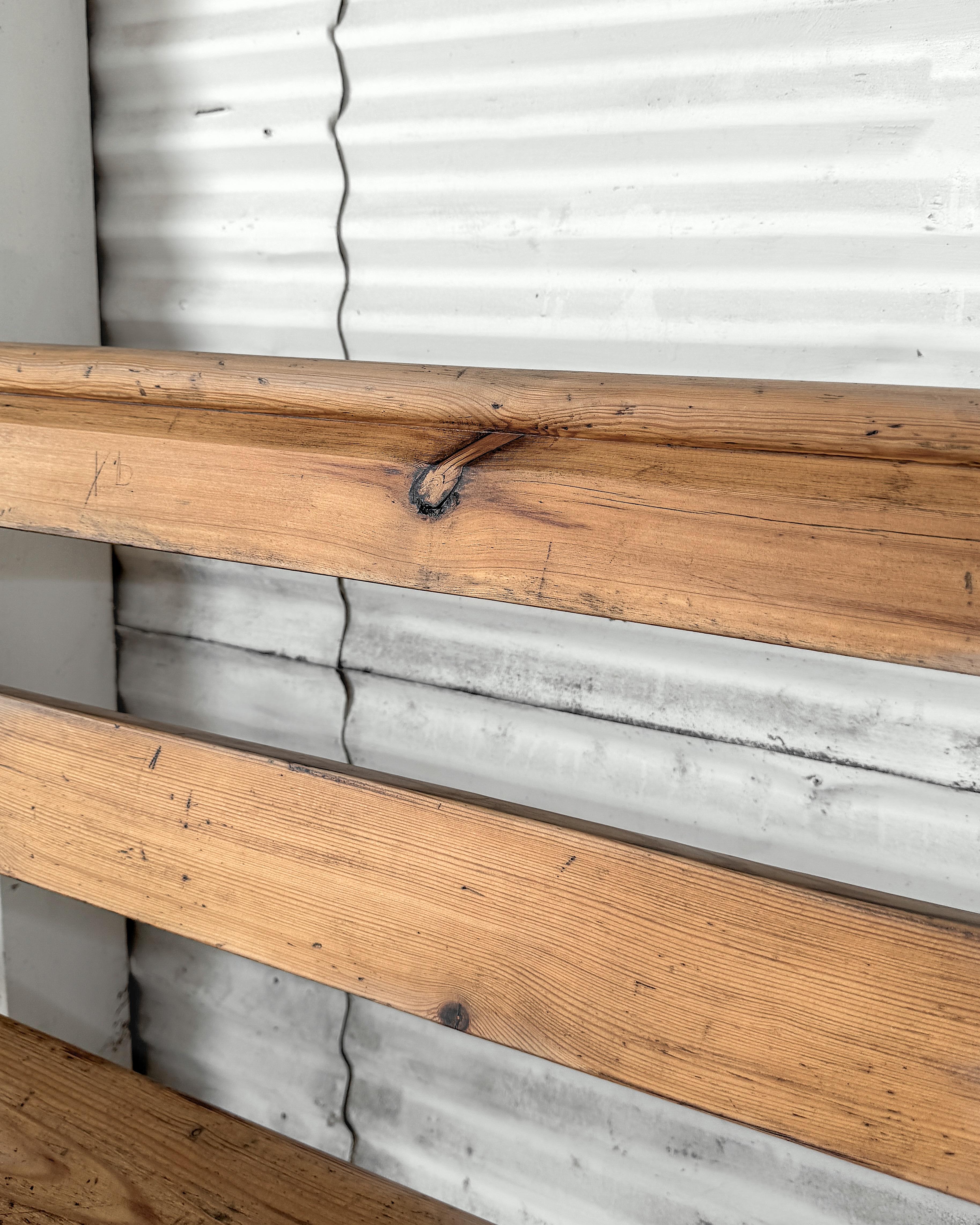 Banco de Plataforma Ferroviaria Galés de Madera Natural del Siglo XIX en venta 7