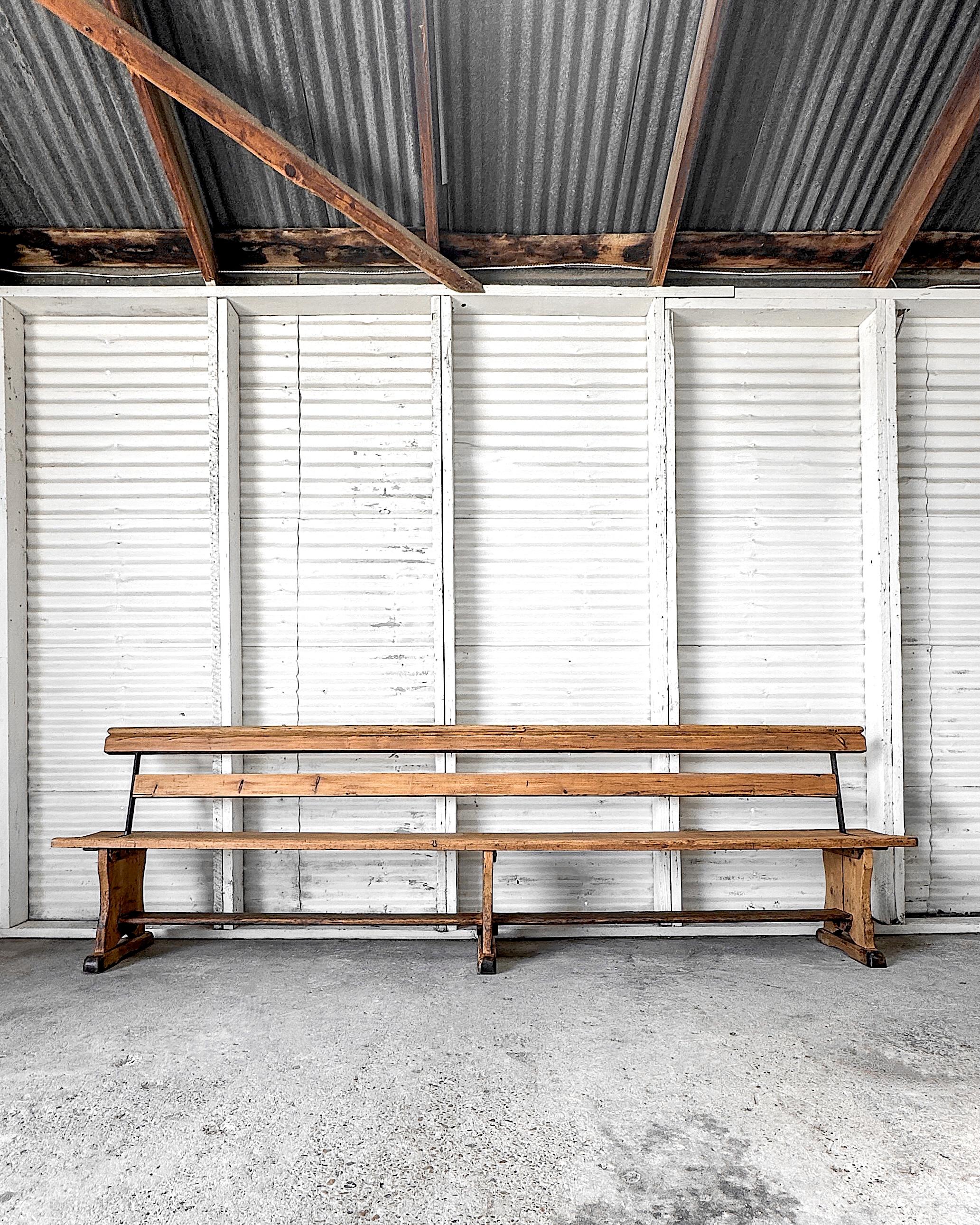 Banco de Plataforma Ferroviaria Galés de Madera Natural del Siglo XIX en venta 12