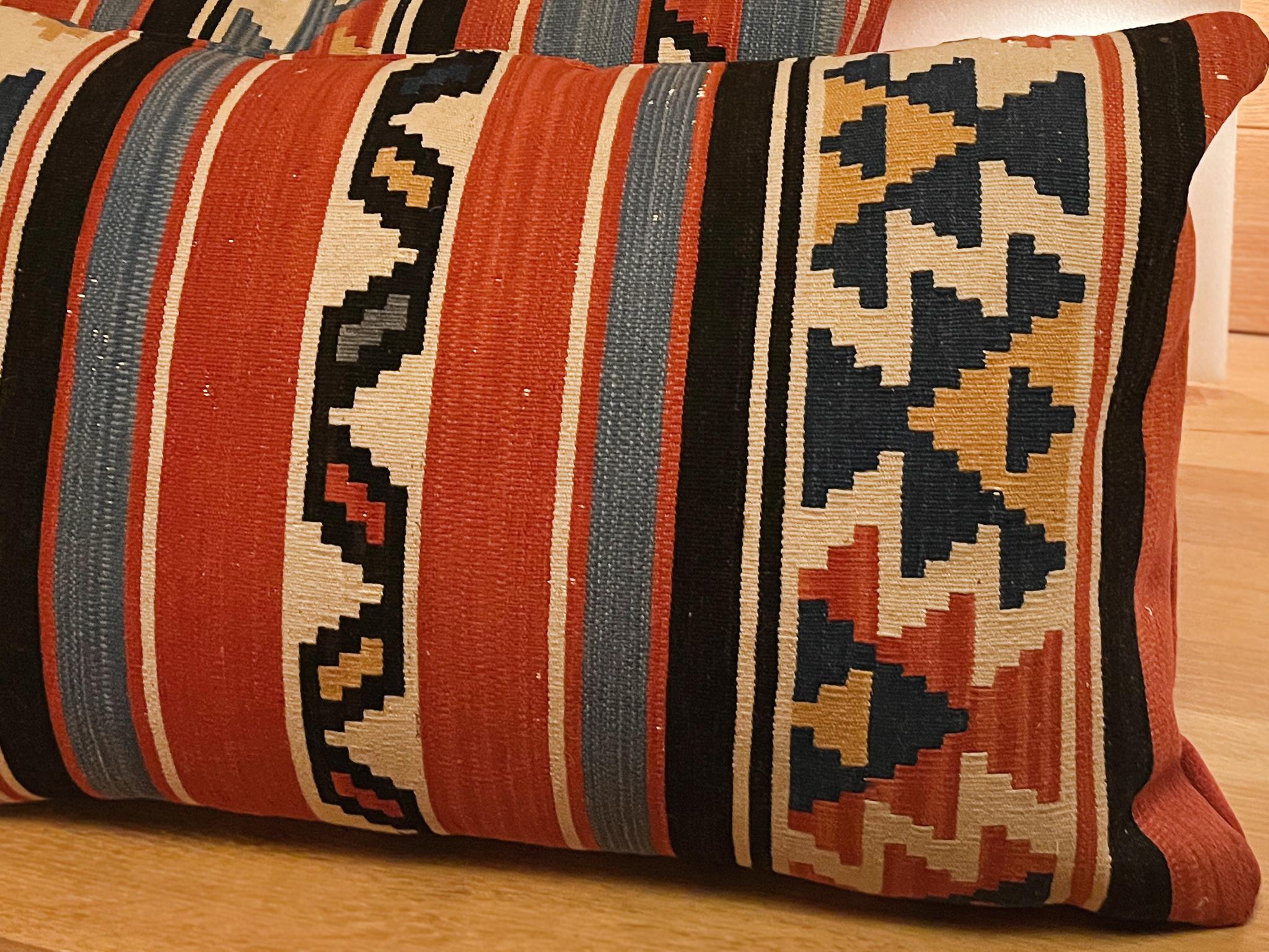 Cuscini coperta Navajo del XIX secolo - una coppia In condizioni buone in vendita a New York, NY