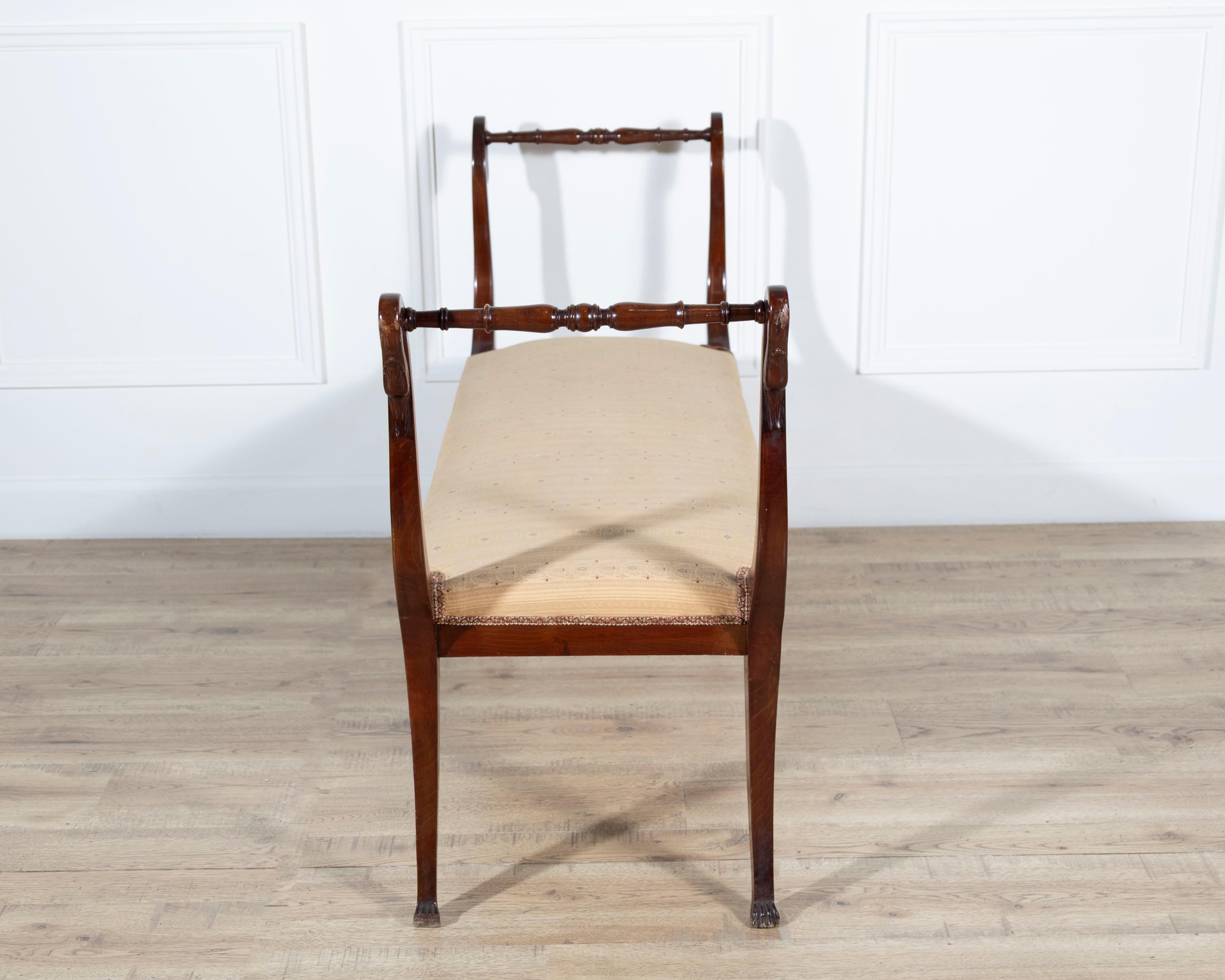 19th Century Neapolitan Empire Bench in Solid Mahogany with Swan Motifs In Good Condition For Sale In Atlanta, GA