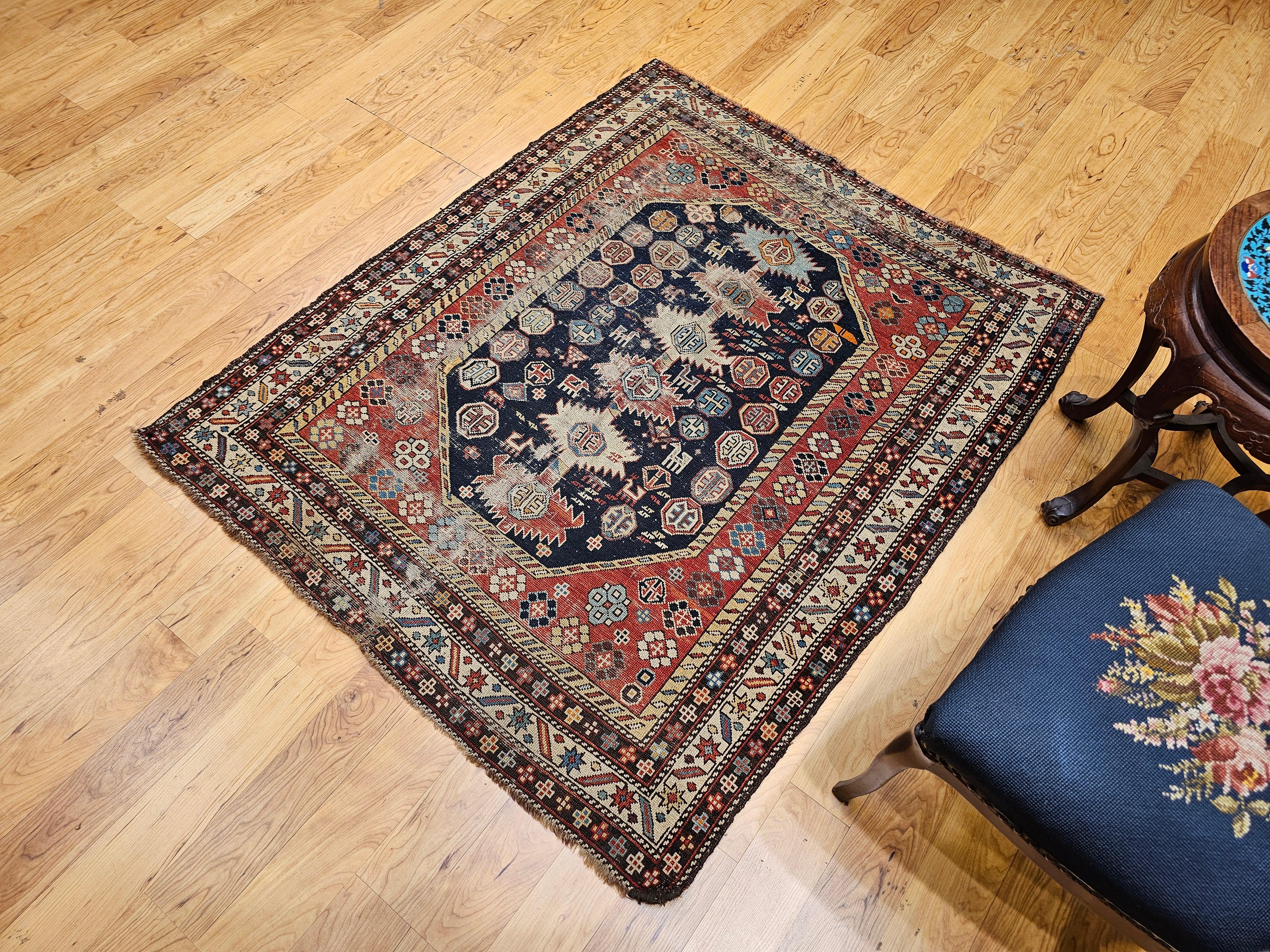 Tapis du Kazak caucasien de taille carrée du 19ème siècle en vente 9