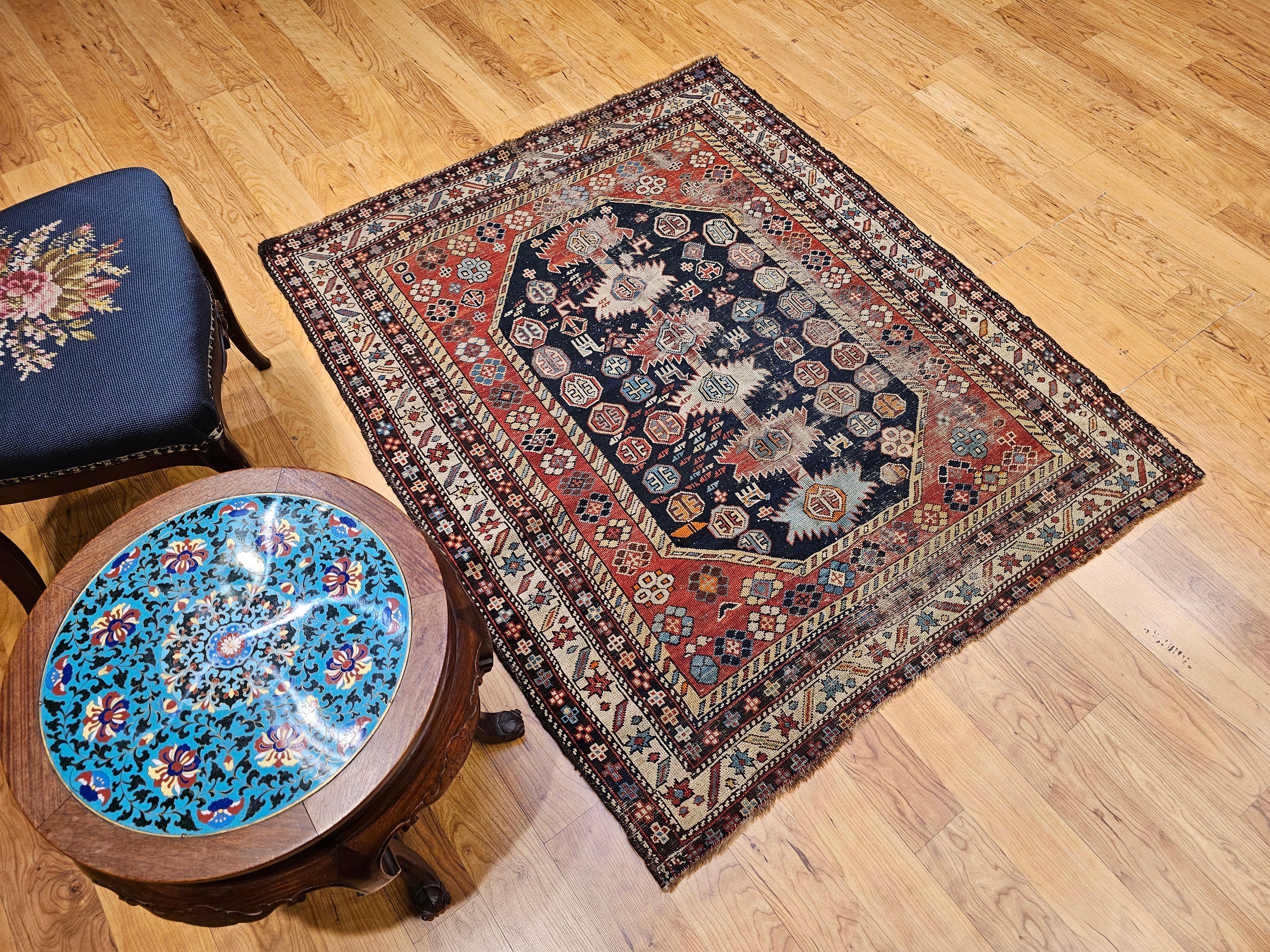 Tapis du Kazak caucasien de taille carrée du 19ème siècle en vente 11