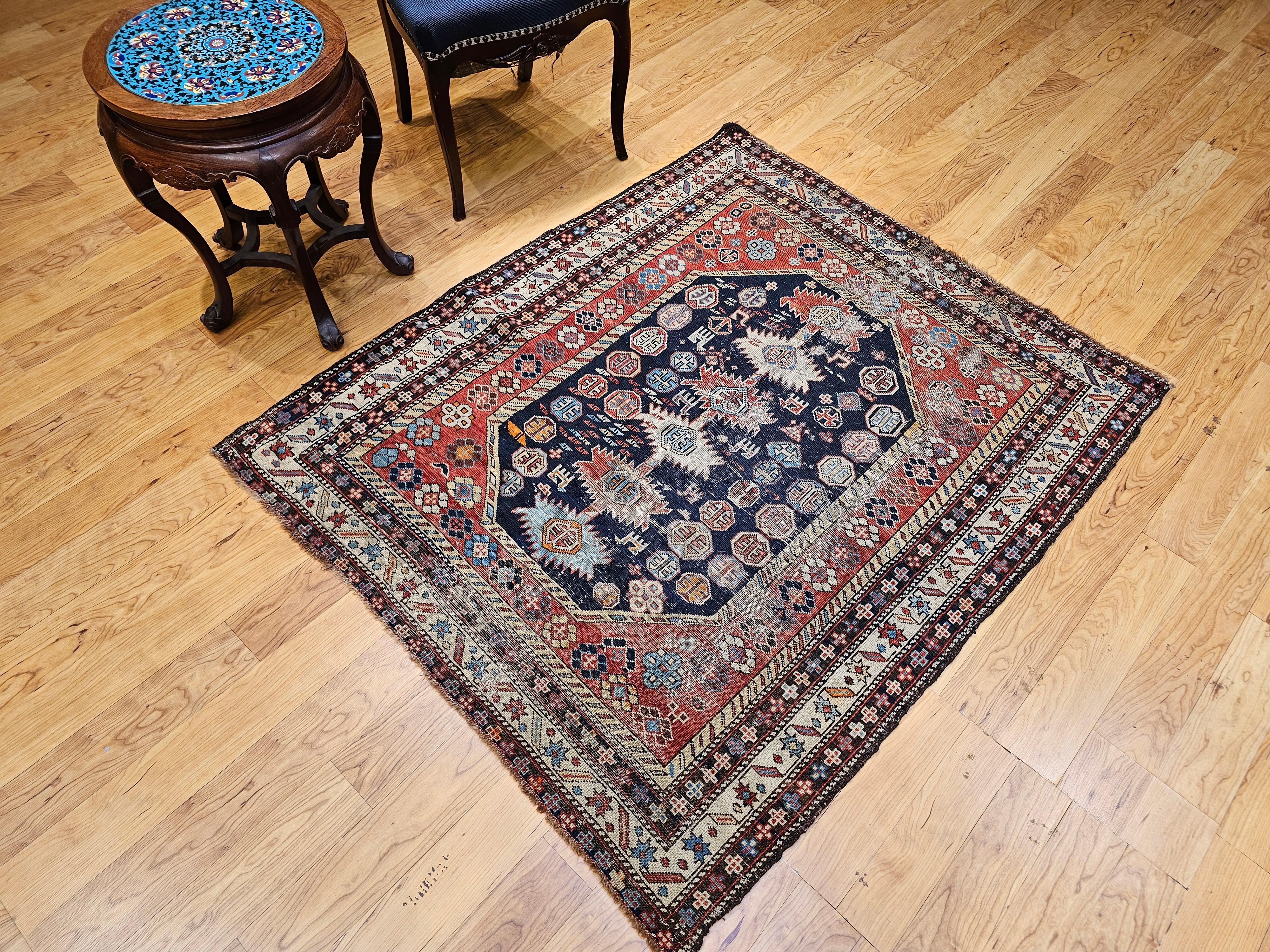Tapis du Kazak caucasien de taille carrée du 19ème siècle en vente 13