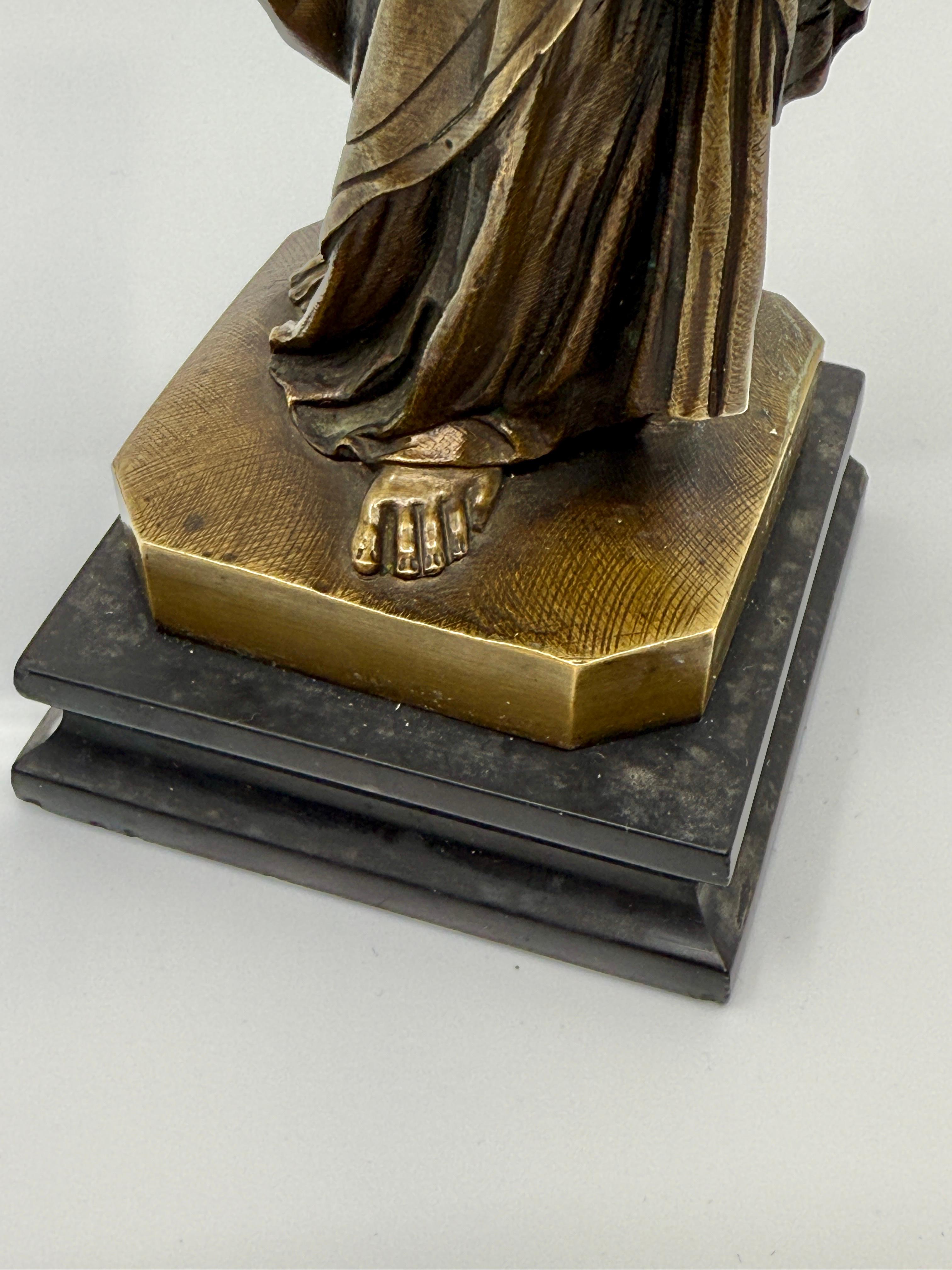 Fatto a mano Donna in bronzo neo-classica del Grand Tour del XIX secolo con lira in vendita