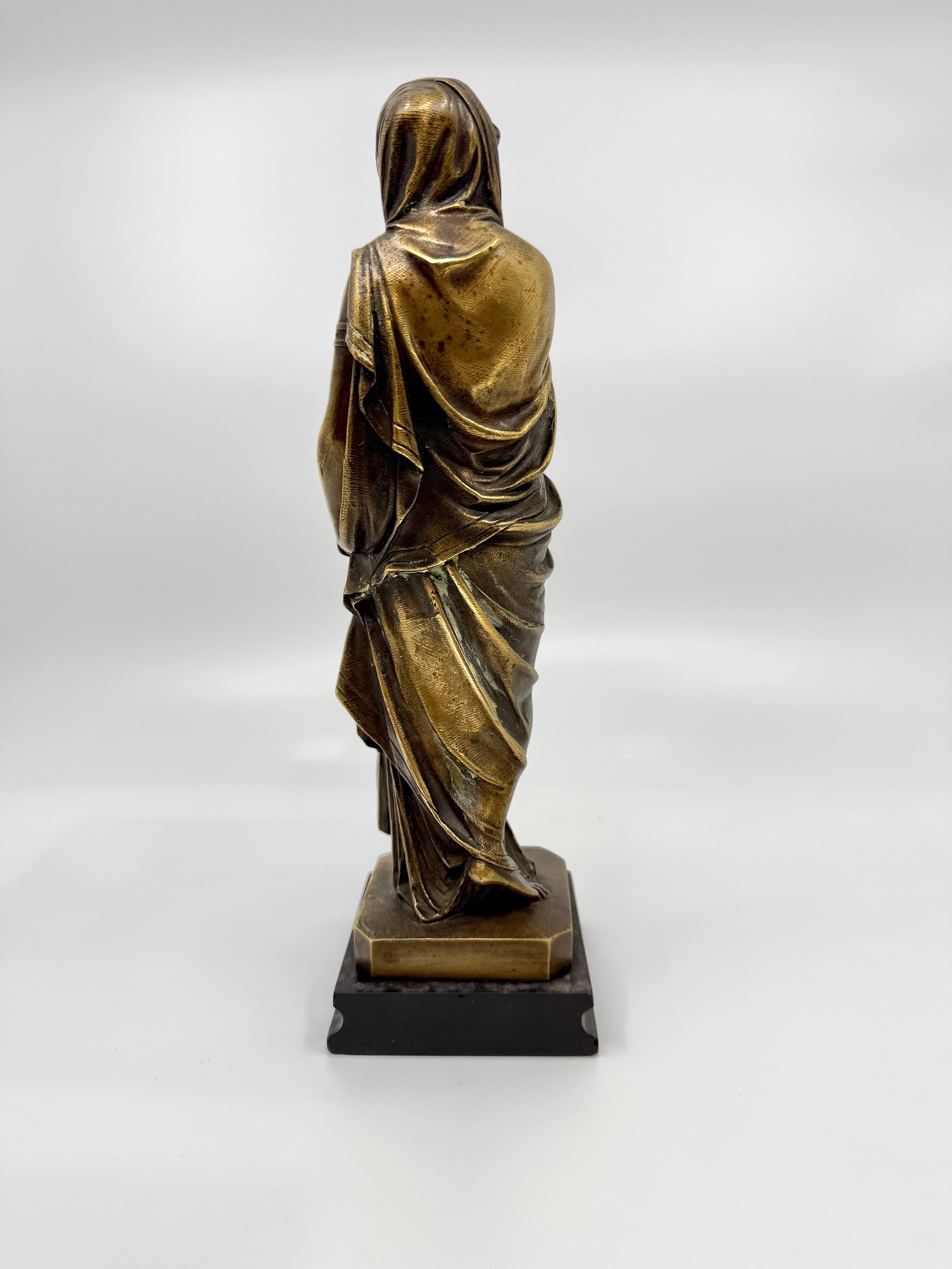Donna in bronzo neo-classica del Grand Tour del XIX secolo con lira in vendita 1