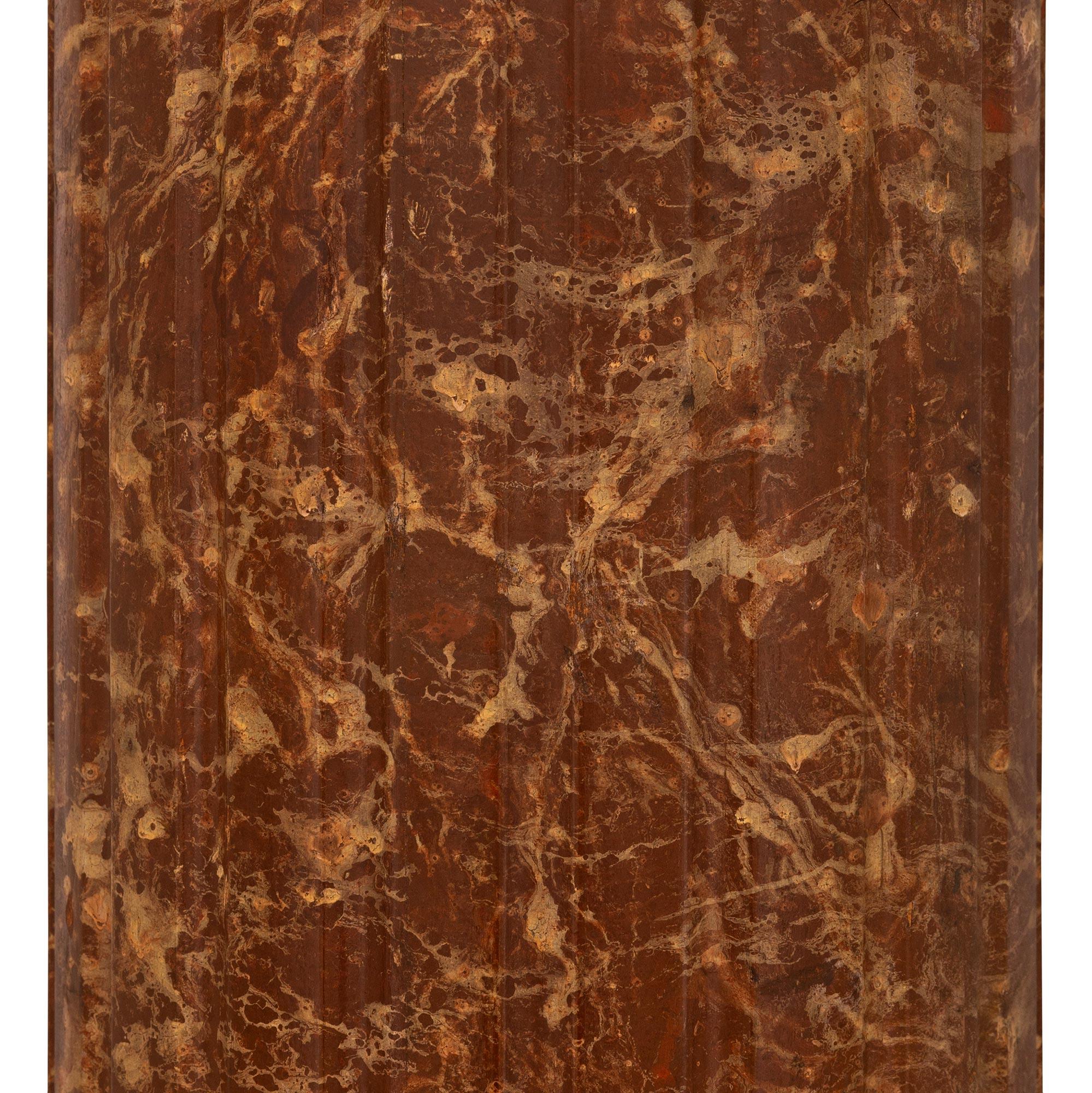 Neoklassizistische Marmorsäule aus dem 19. Jahrhundert, faux painted. (Faux bois) im Angebot