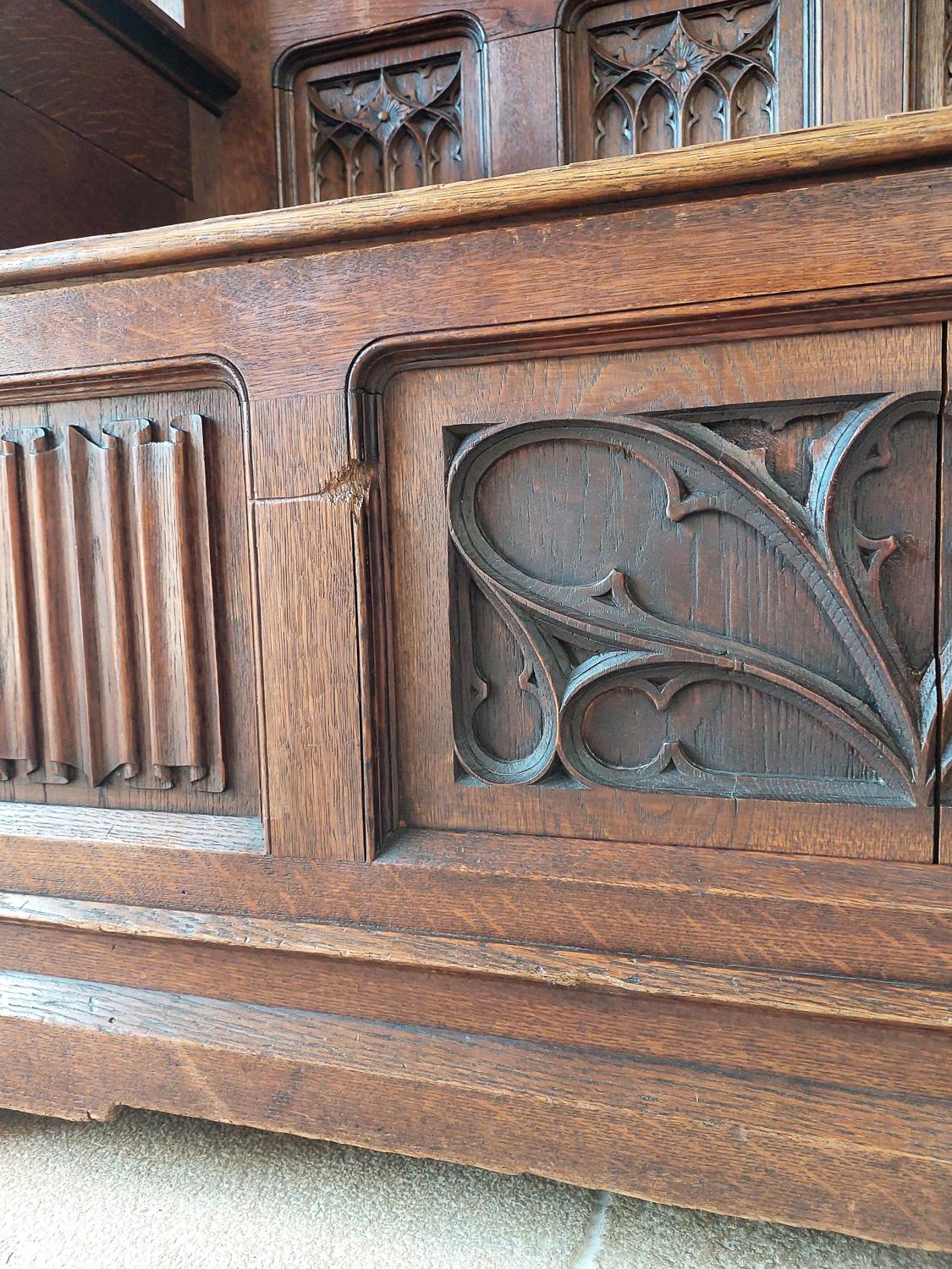 19th Century Neo-Gothic French Hand Carved Oak Hall Bench For Sale 11