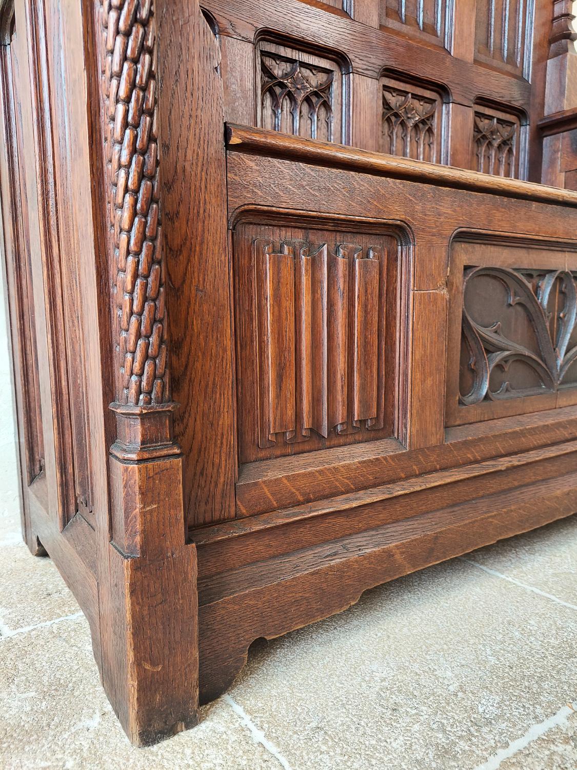 19th Century Neo-Gothic French Hand Carved Oak Hall Bench For Sale 2