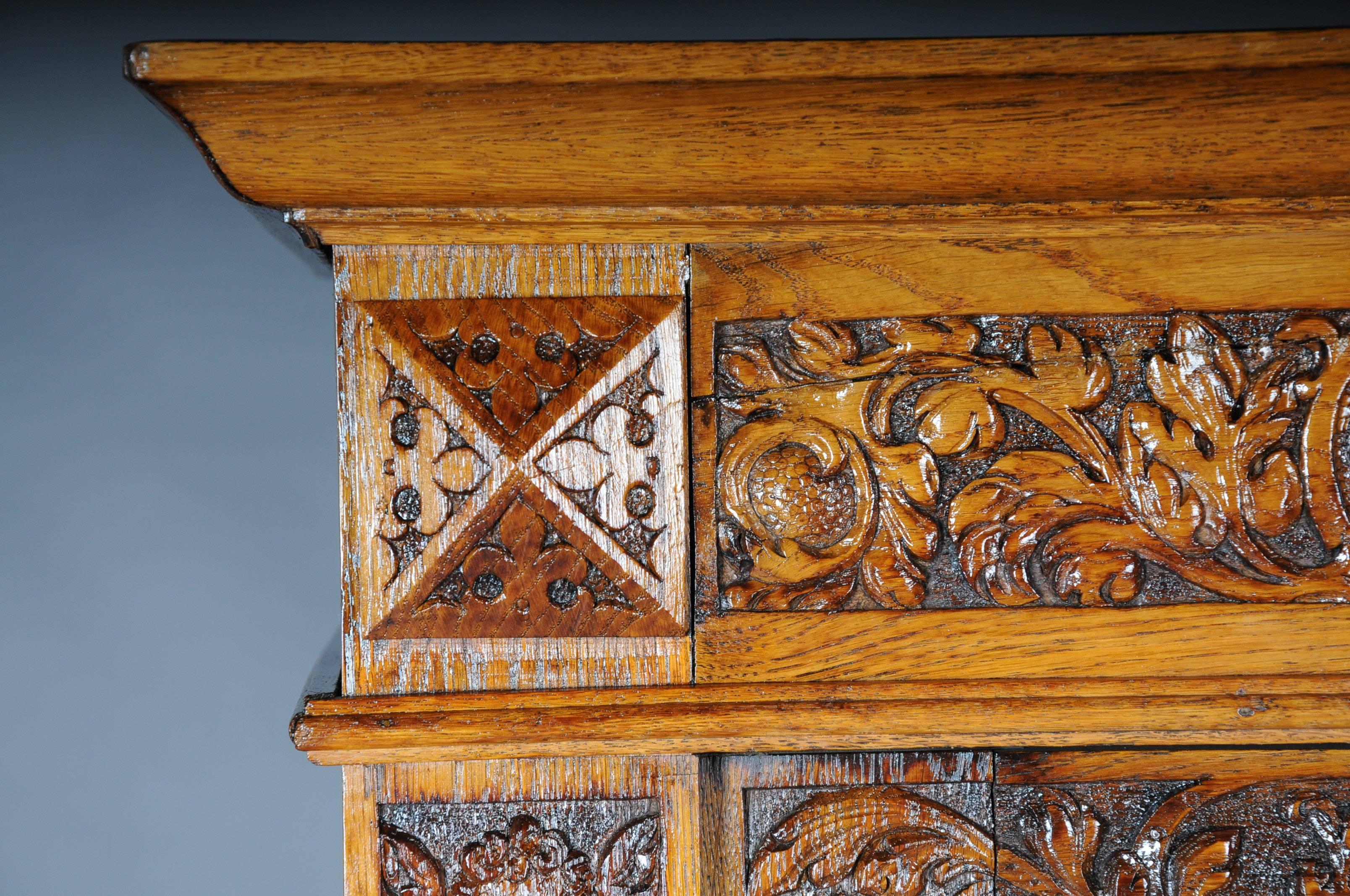 Neo-Renaissance-Kabinettschrank aus dem 19. (Deutsch) im Angebot